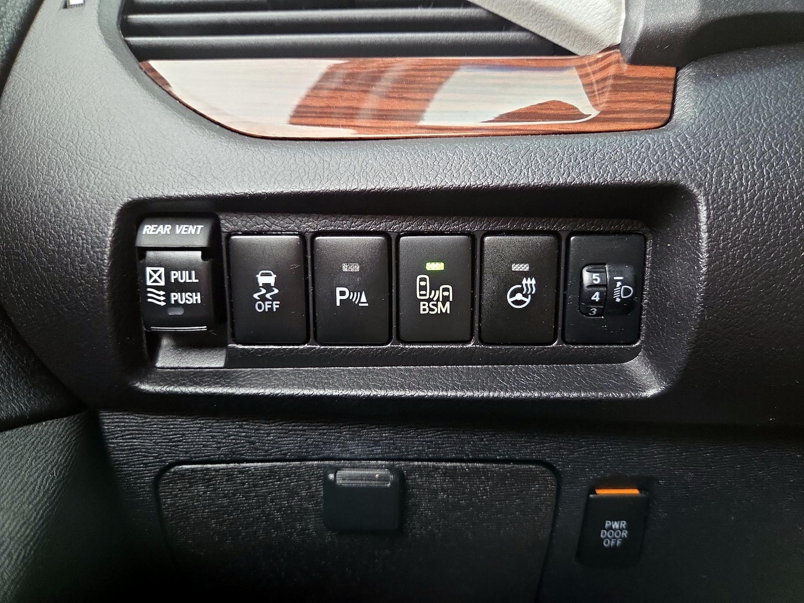 2017 Toyota Sienna Limited - Photo 14