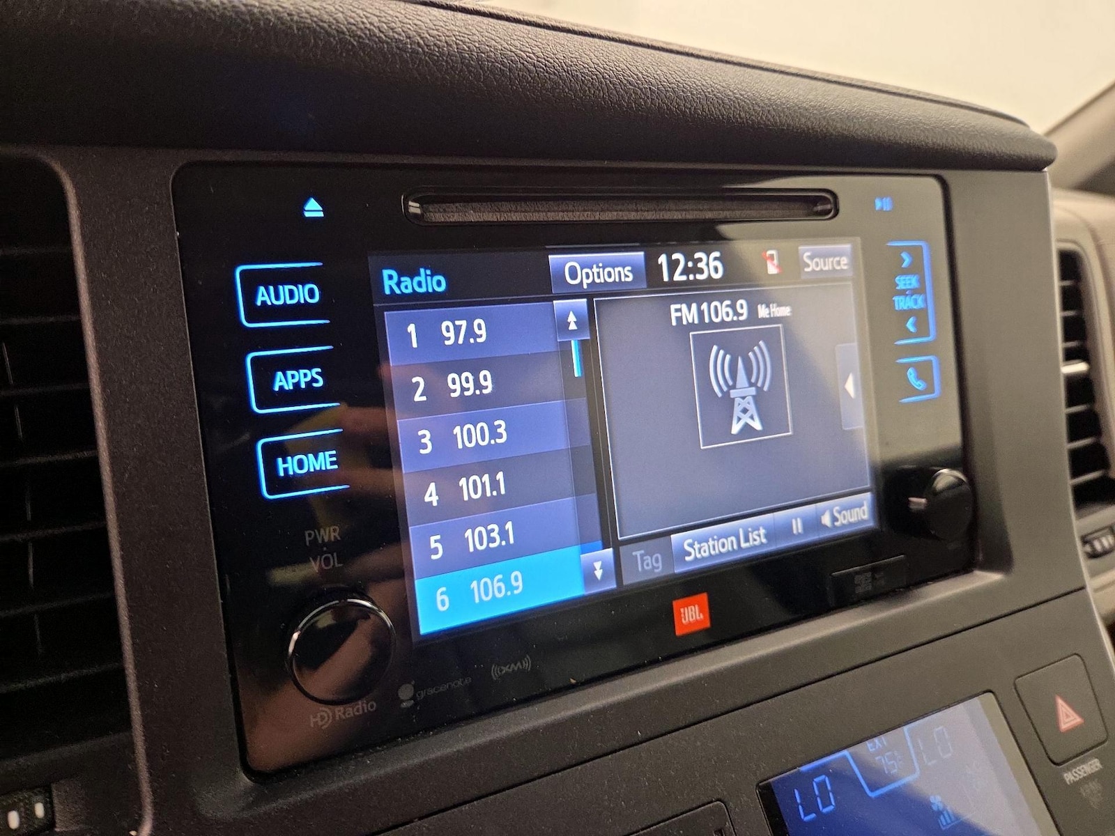 2017 Toyota Sienna Limited - Photo 17