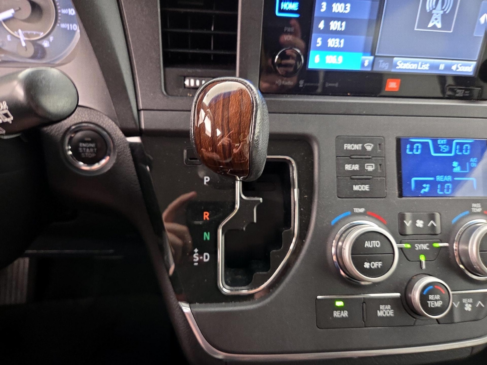 2017 Toyota Sienna Limited - Photo 19