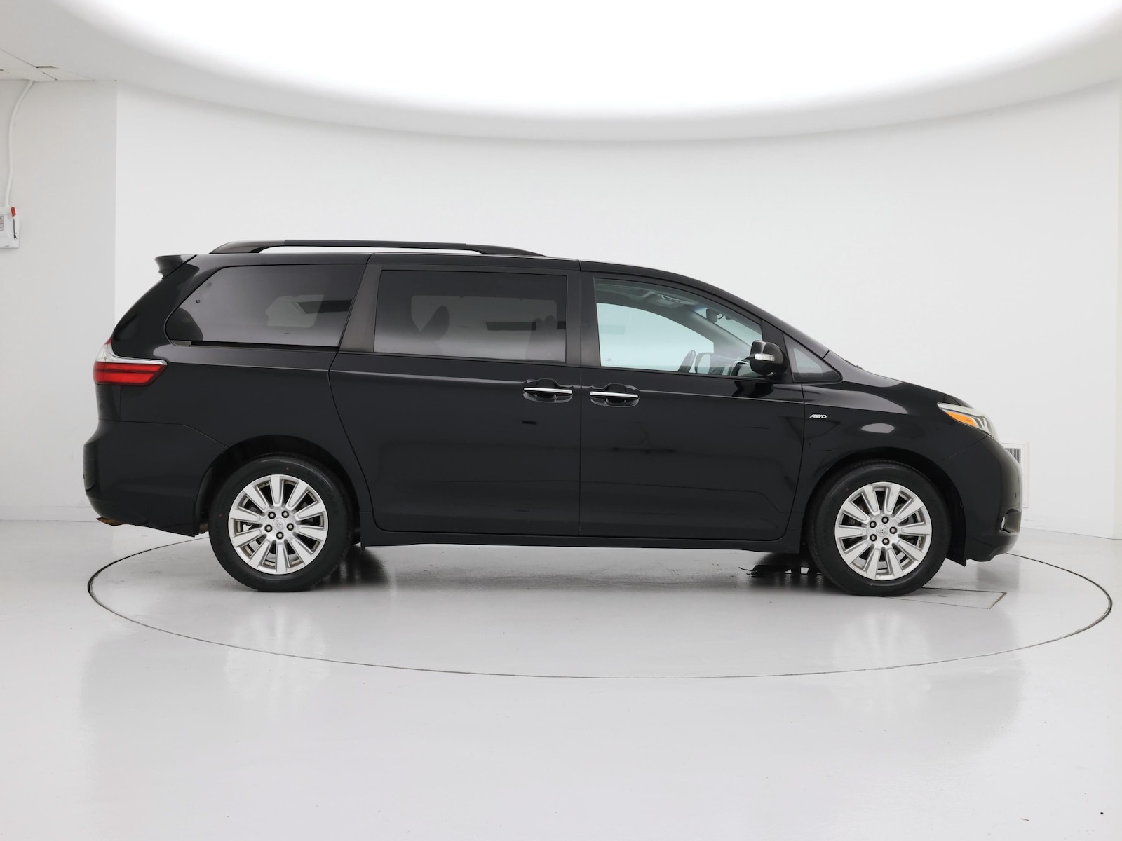 2017 Toyota Sienna Limited - Photo 8