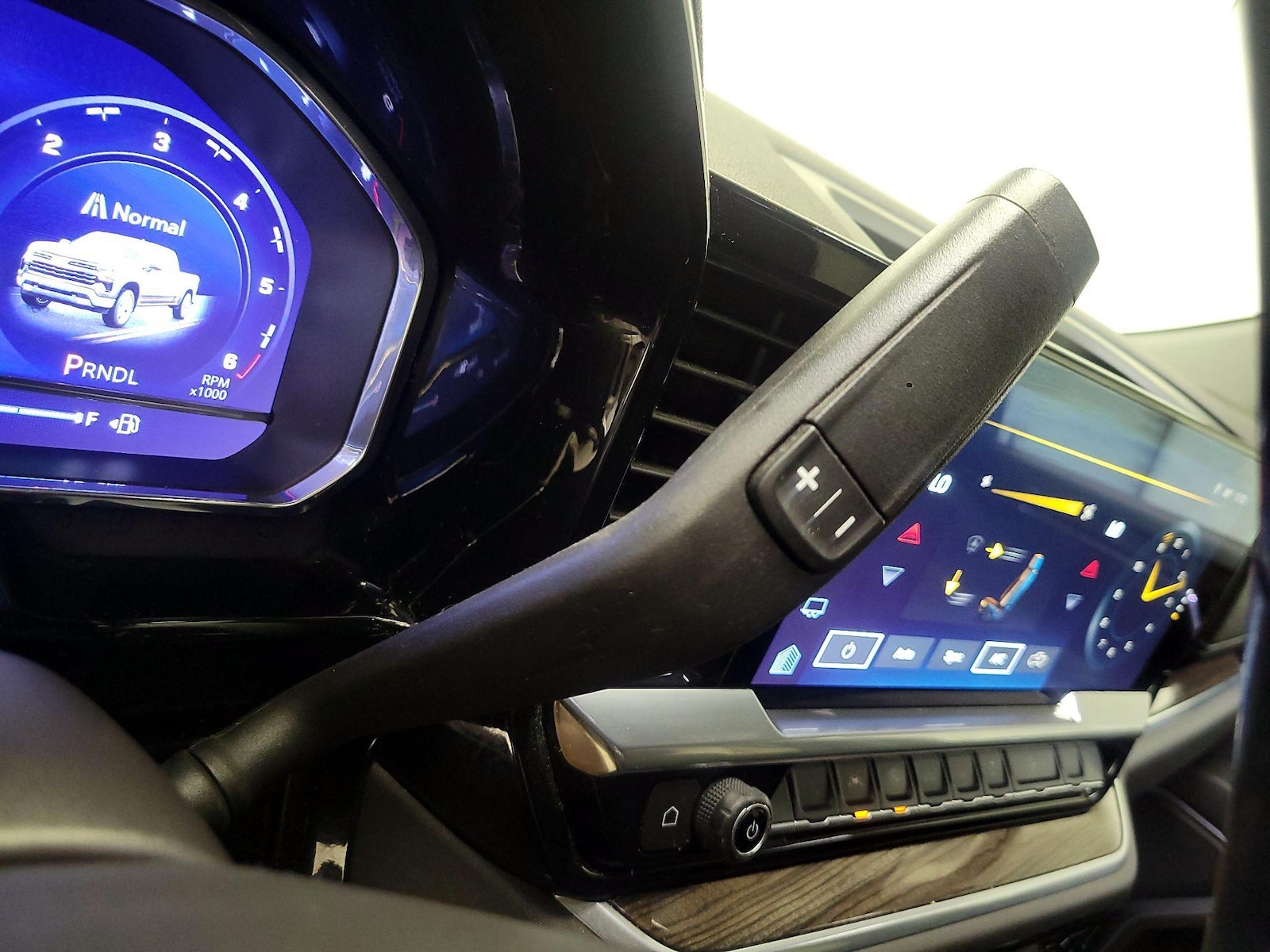 2022 Chevrolet Silverado 1500 LT - Photo 18