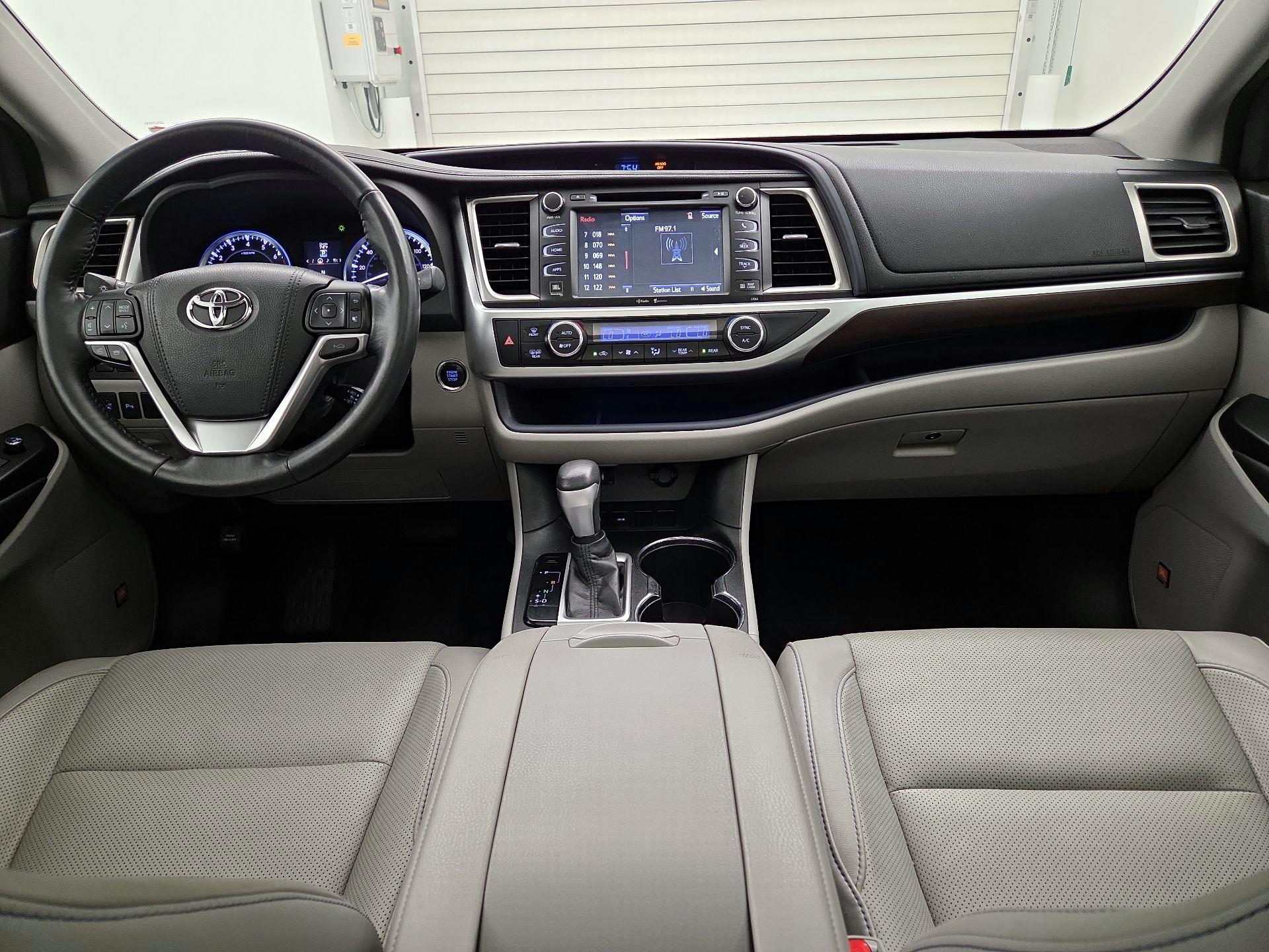 Thumbnail: 2015 Toyota Highlander - 9