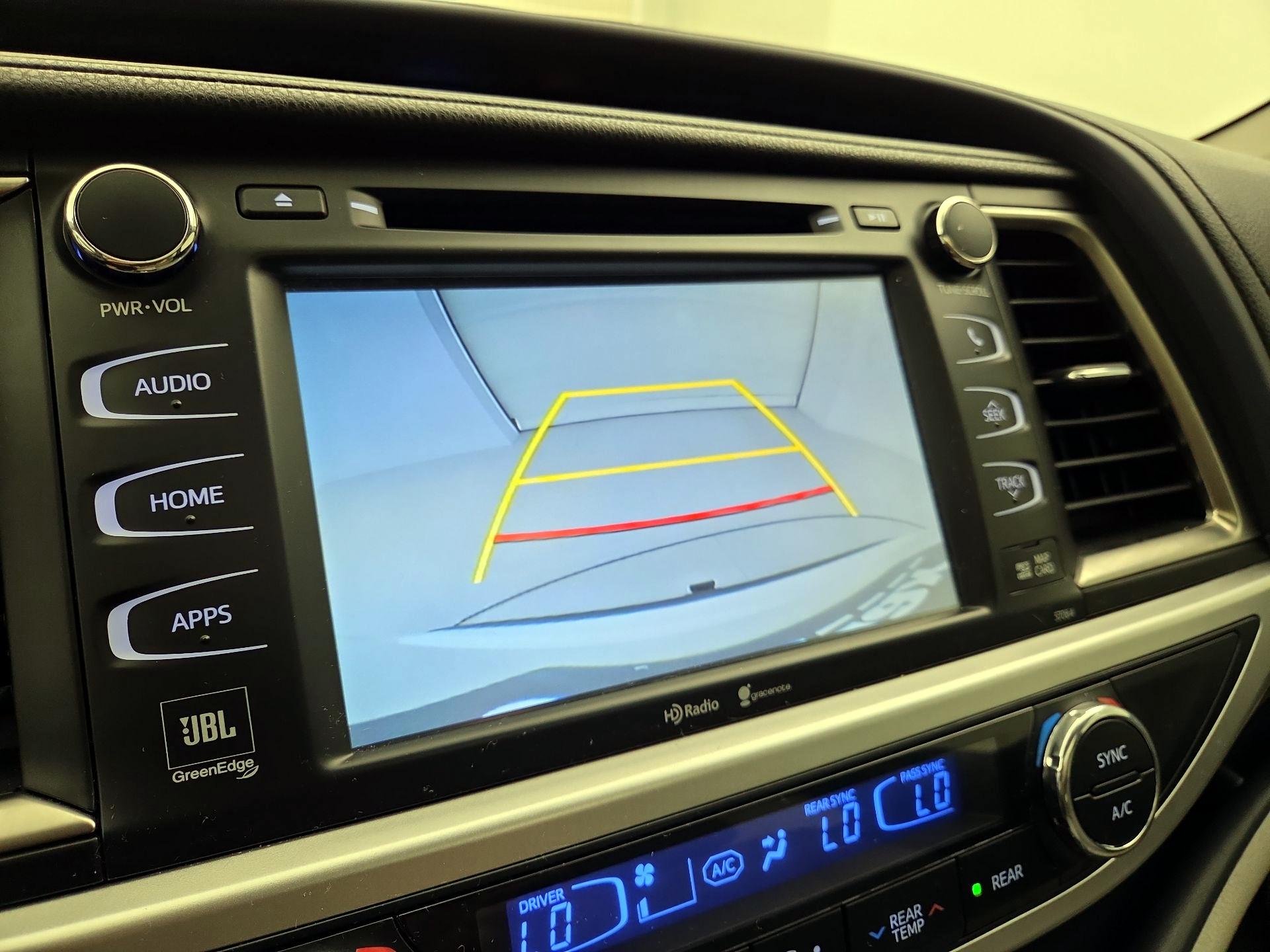 Thumbnail: 2015 Toyota Highlander - 14