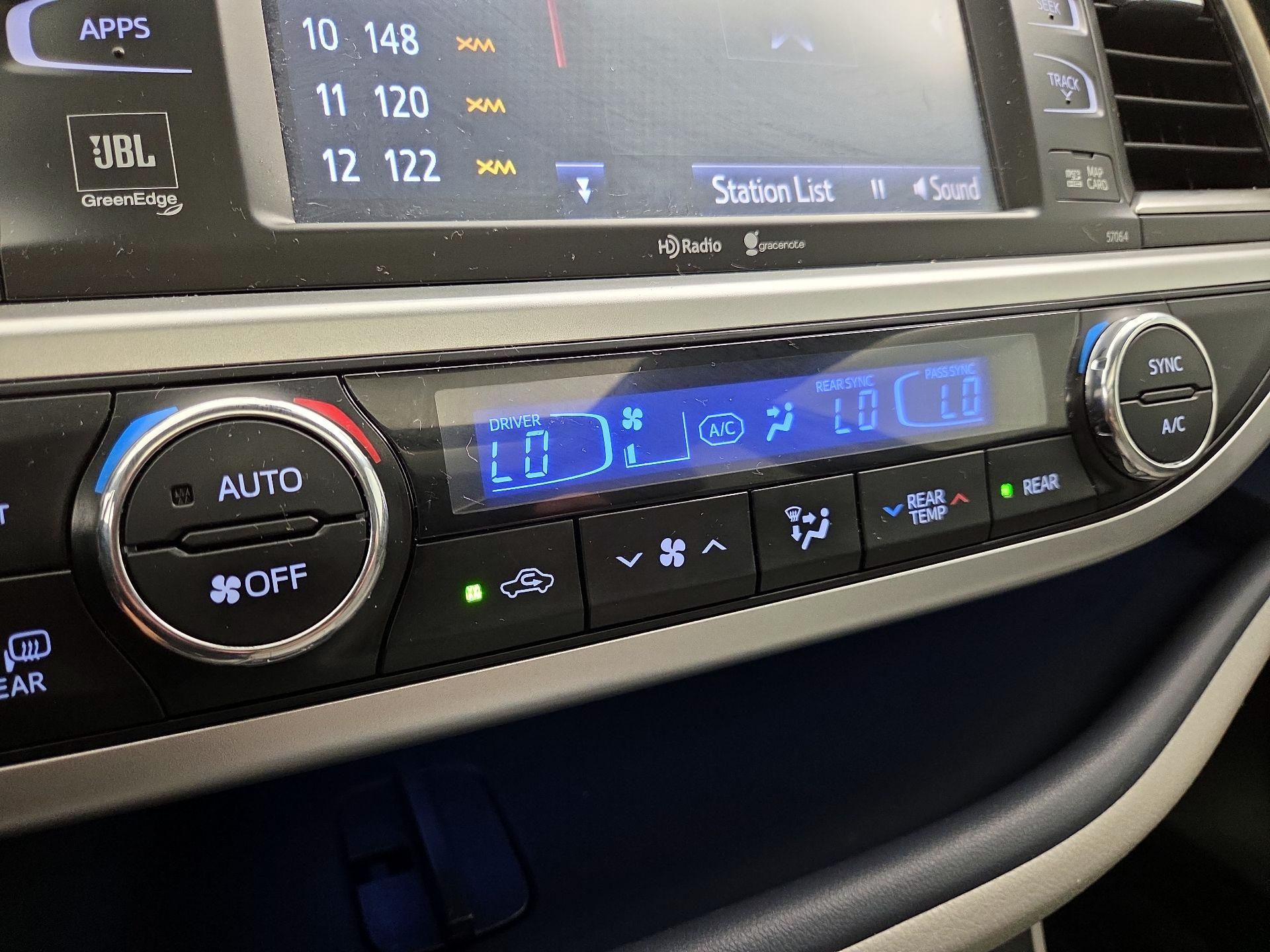 Thumbnail: 2015 Toyota Highlander - 16