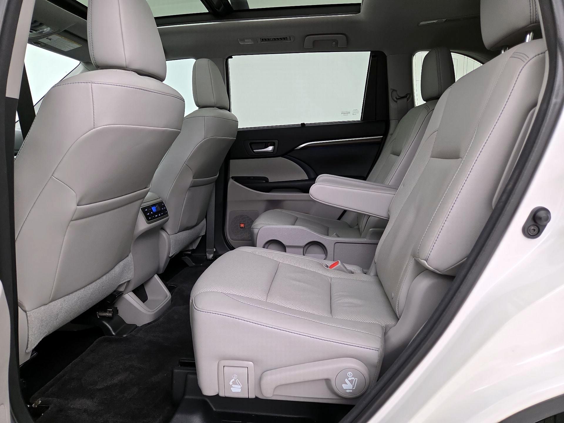 Thumbnail: 2015 Toyota Highlander - 20
