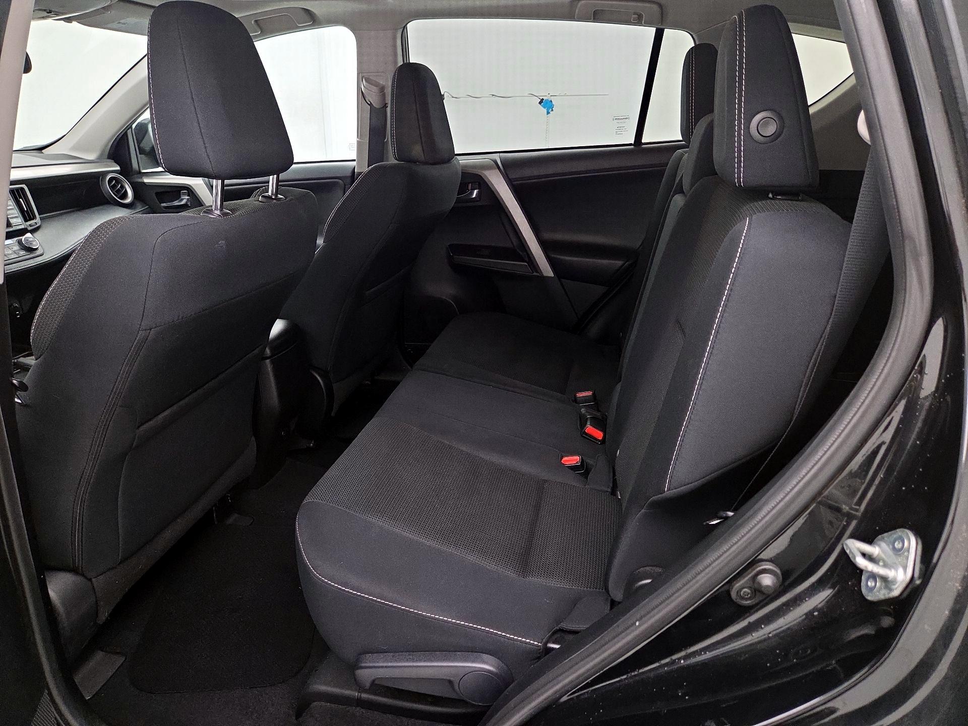 Thumbnail: 2018 Toyota RAV4 - 20