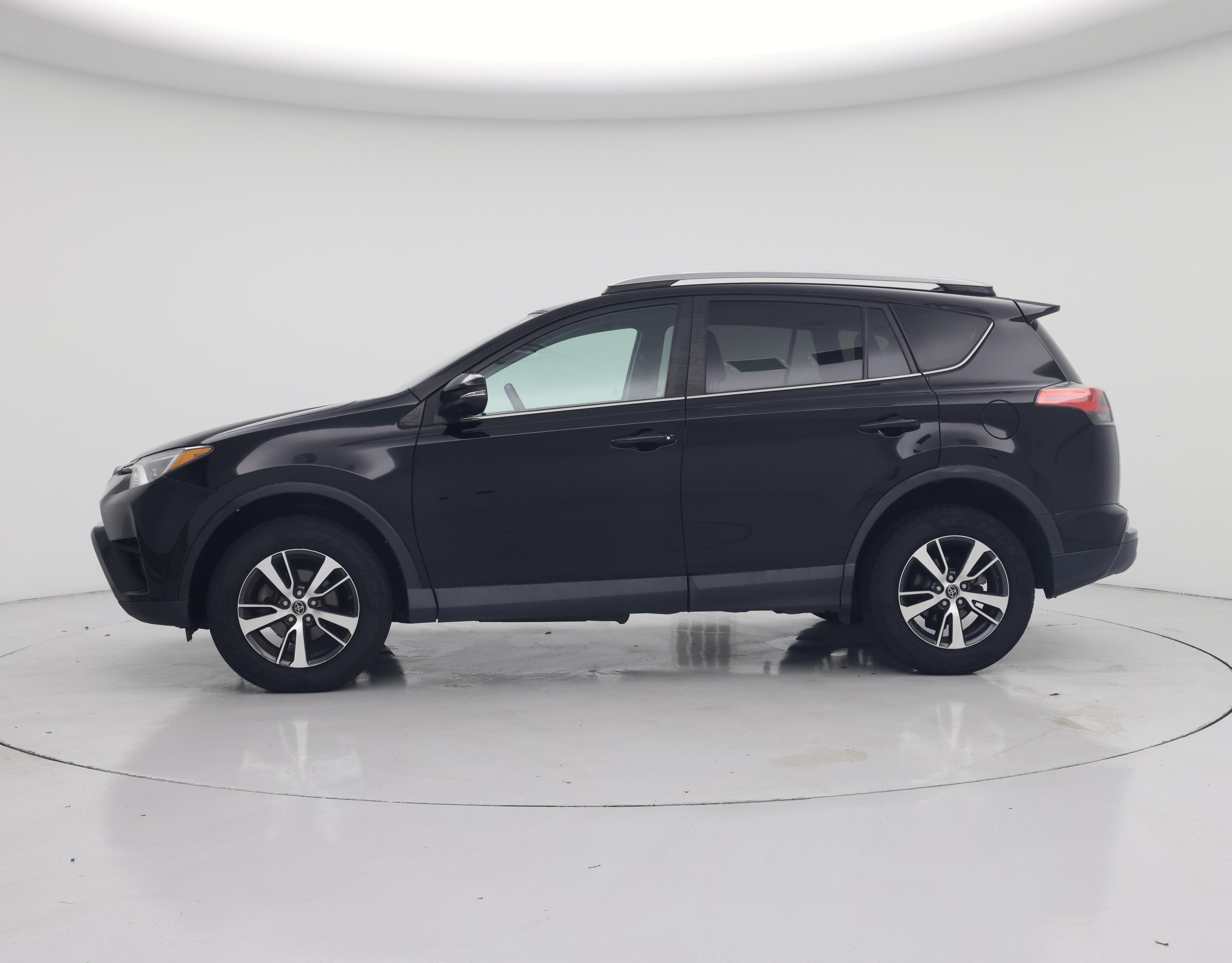 Thumbnail: 2018 Toyota RAV4 - 3