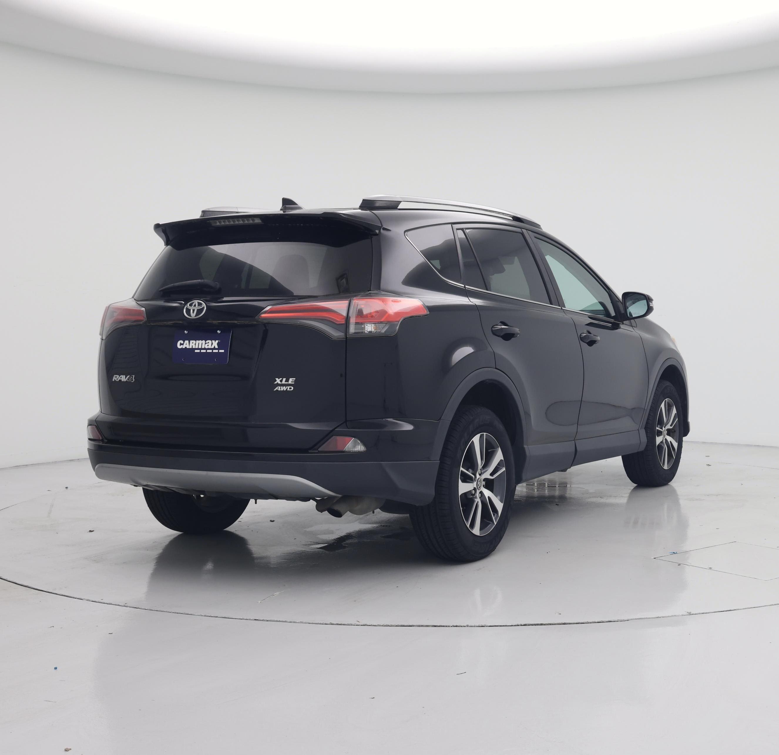 Thumbnail: 2018 Toyota RAV4 - 8