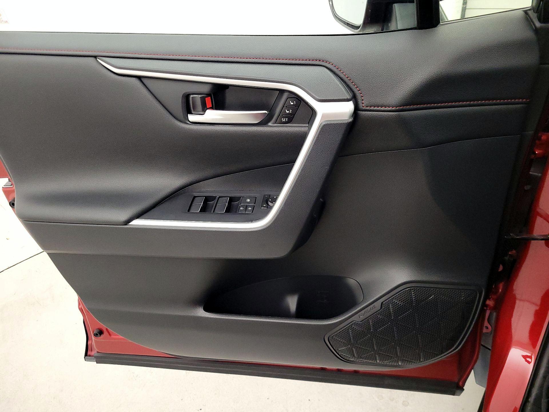 Thumbnail: 2021 Toyota RAV4 - 12