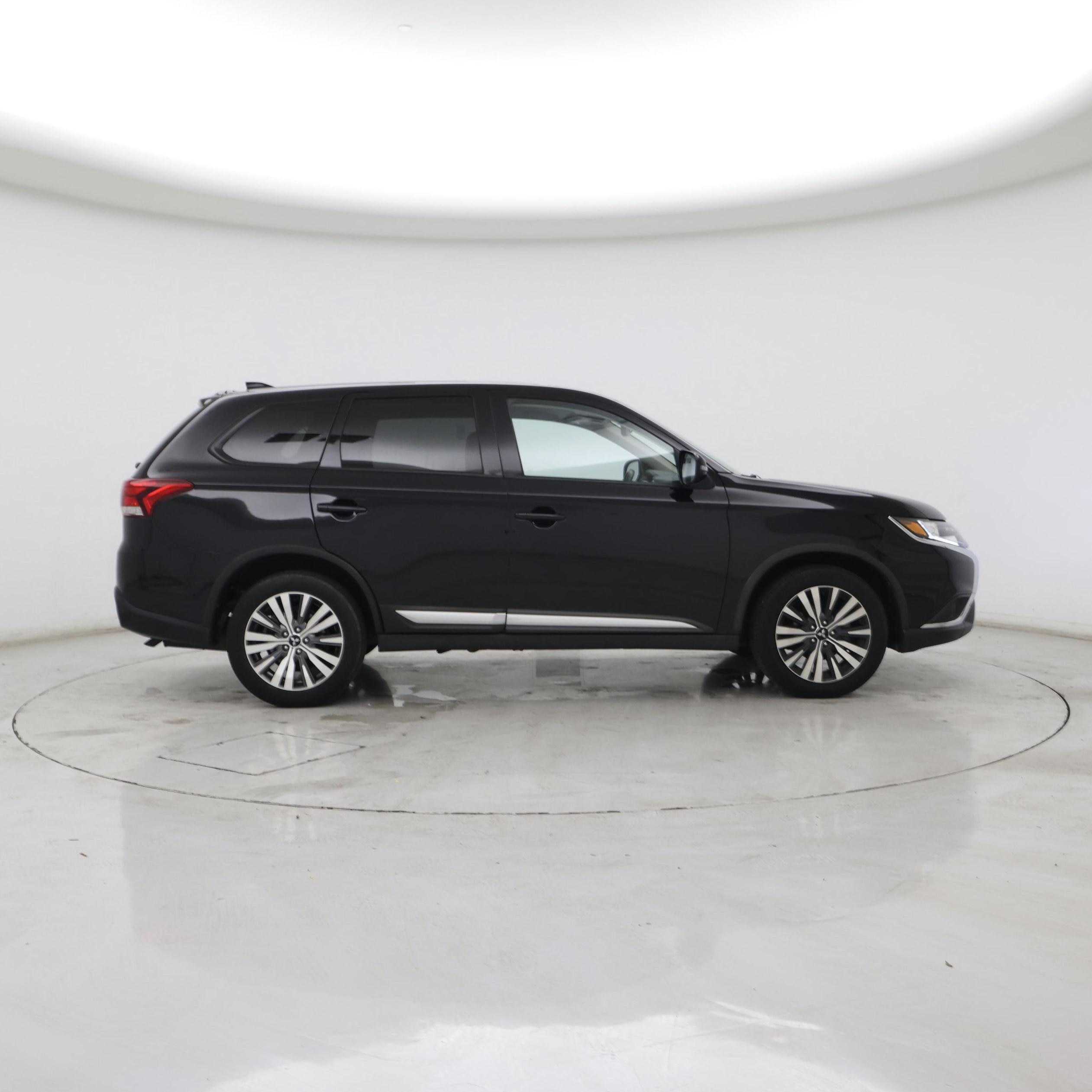 Thumbnail: 2020 Mitsubishi Outlander - 7