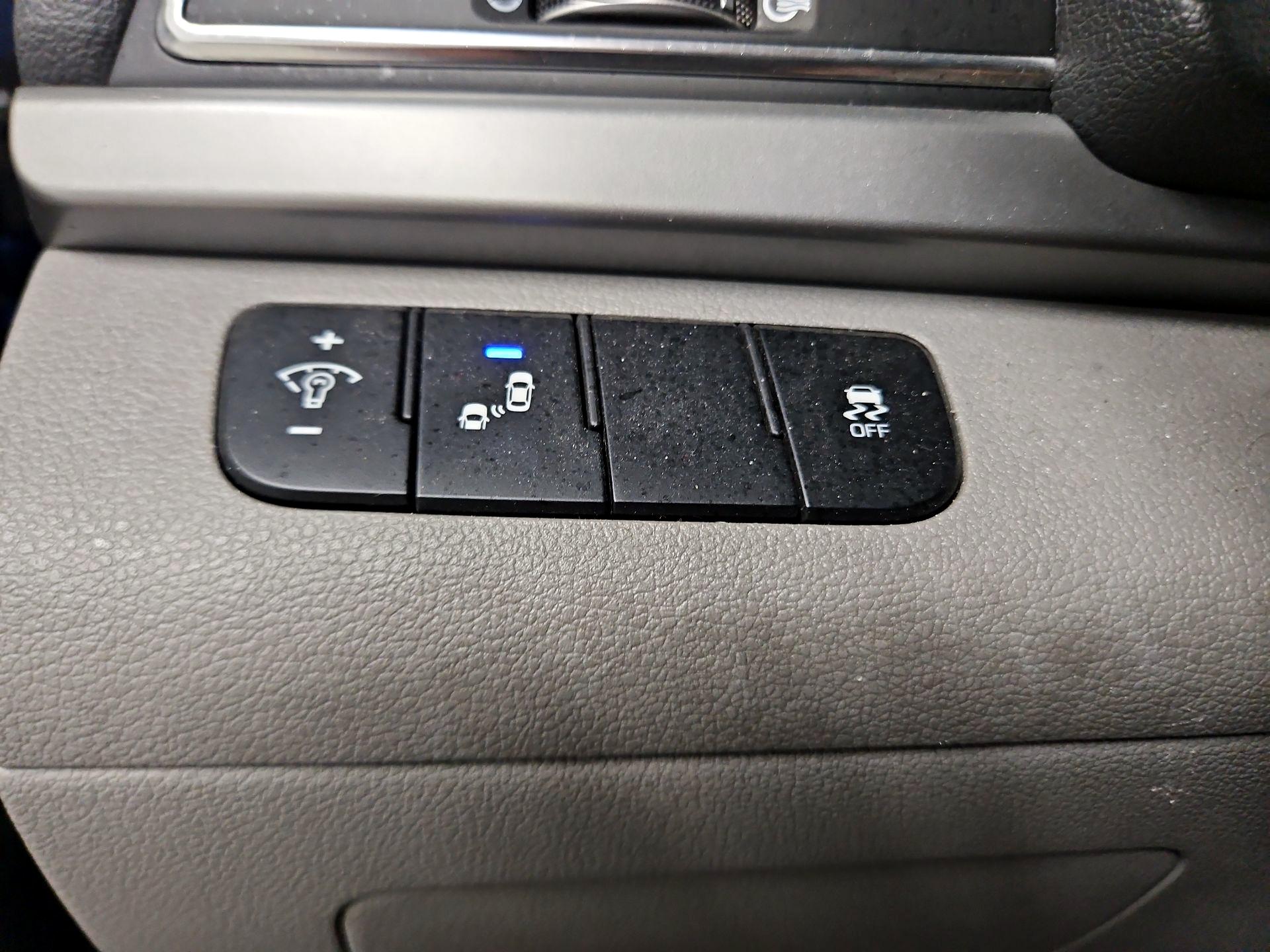 Thumbnail: 2018 Hyundai Elantra - 13