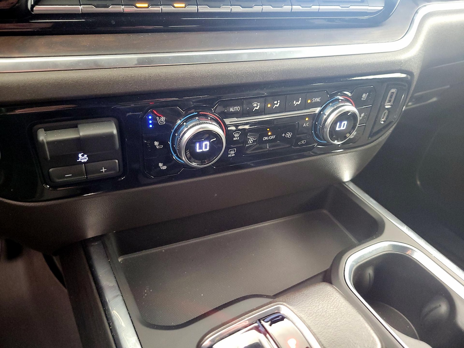 2022 GMC Sierra 1500 SLT - Photo 18