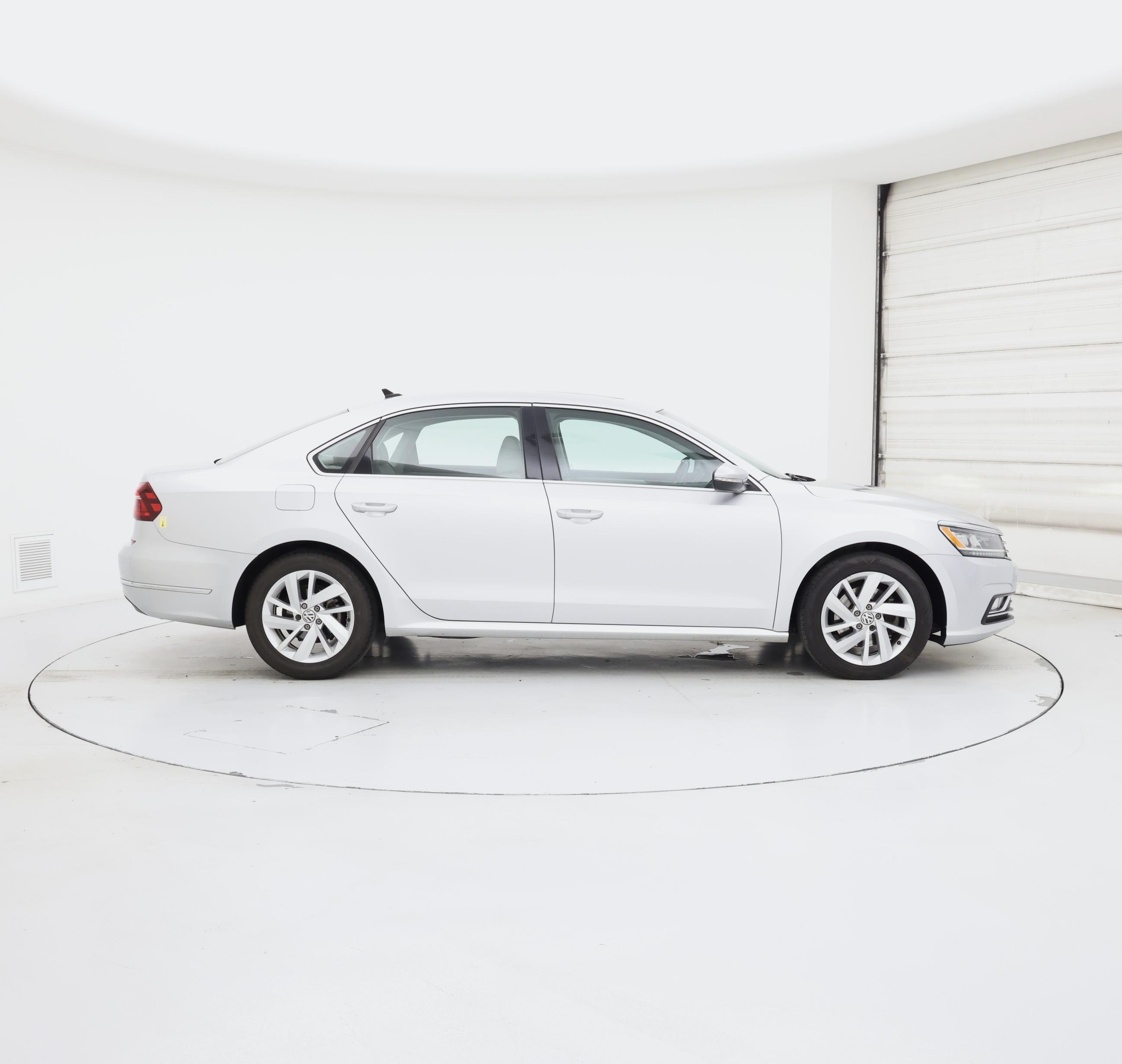 Thumbnail: 2018 Volkswagen Passat - 7