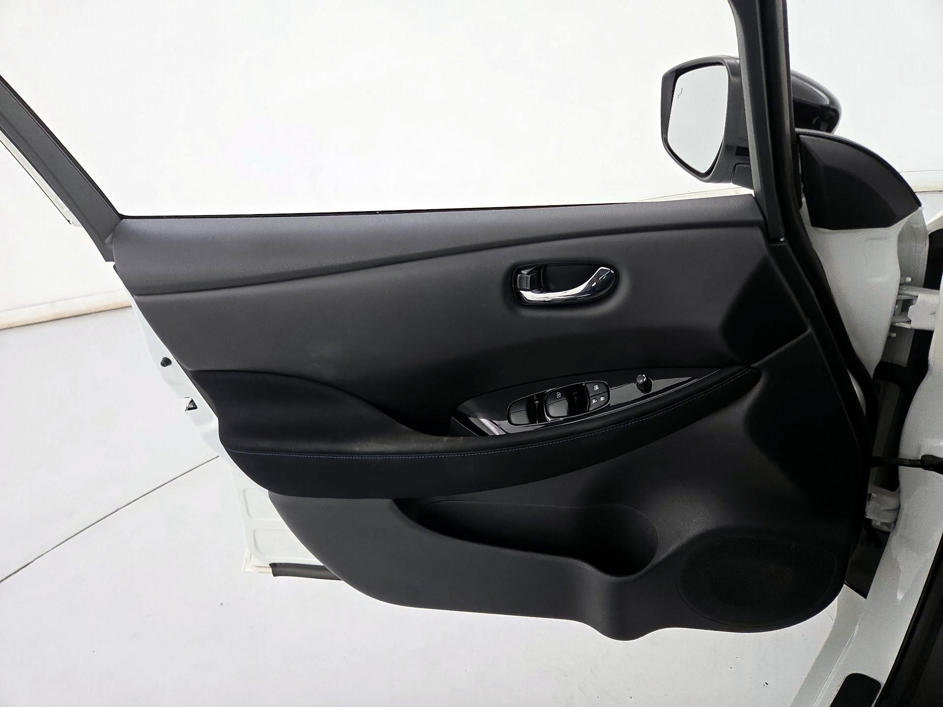 Thumbnail: 2019 Nissan Leaf - 12