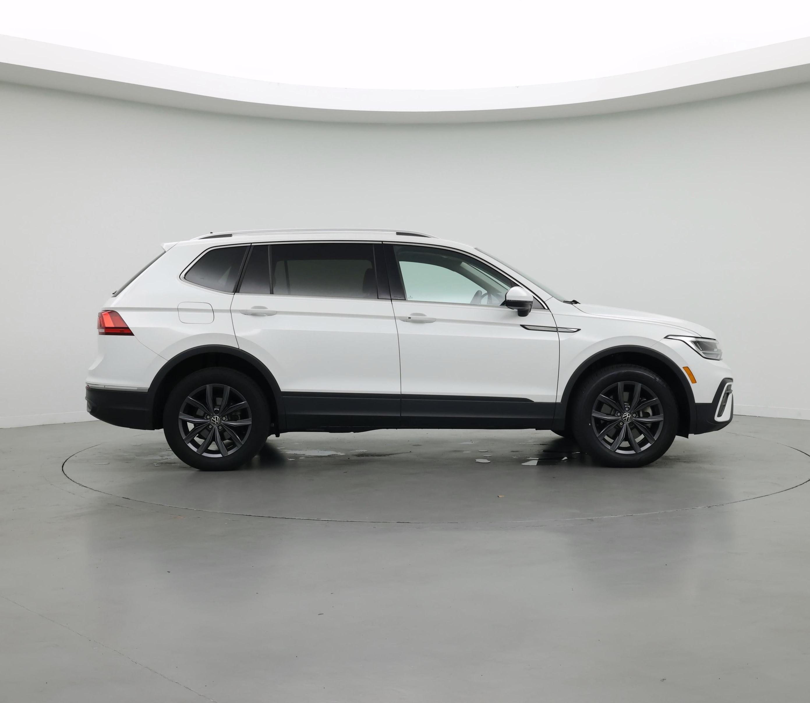 Thumbnail: 2023 Volkswagen Tiguan - 7