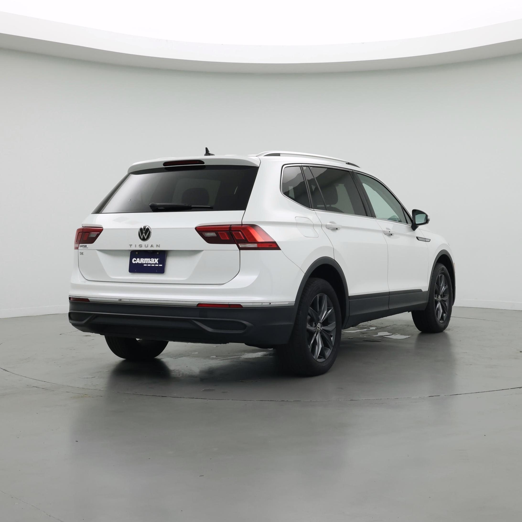 Thumbnail: 2023 Volkswagen Tiguan - 8