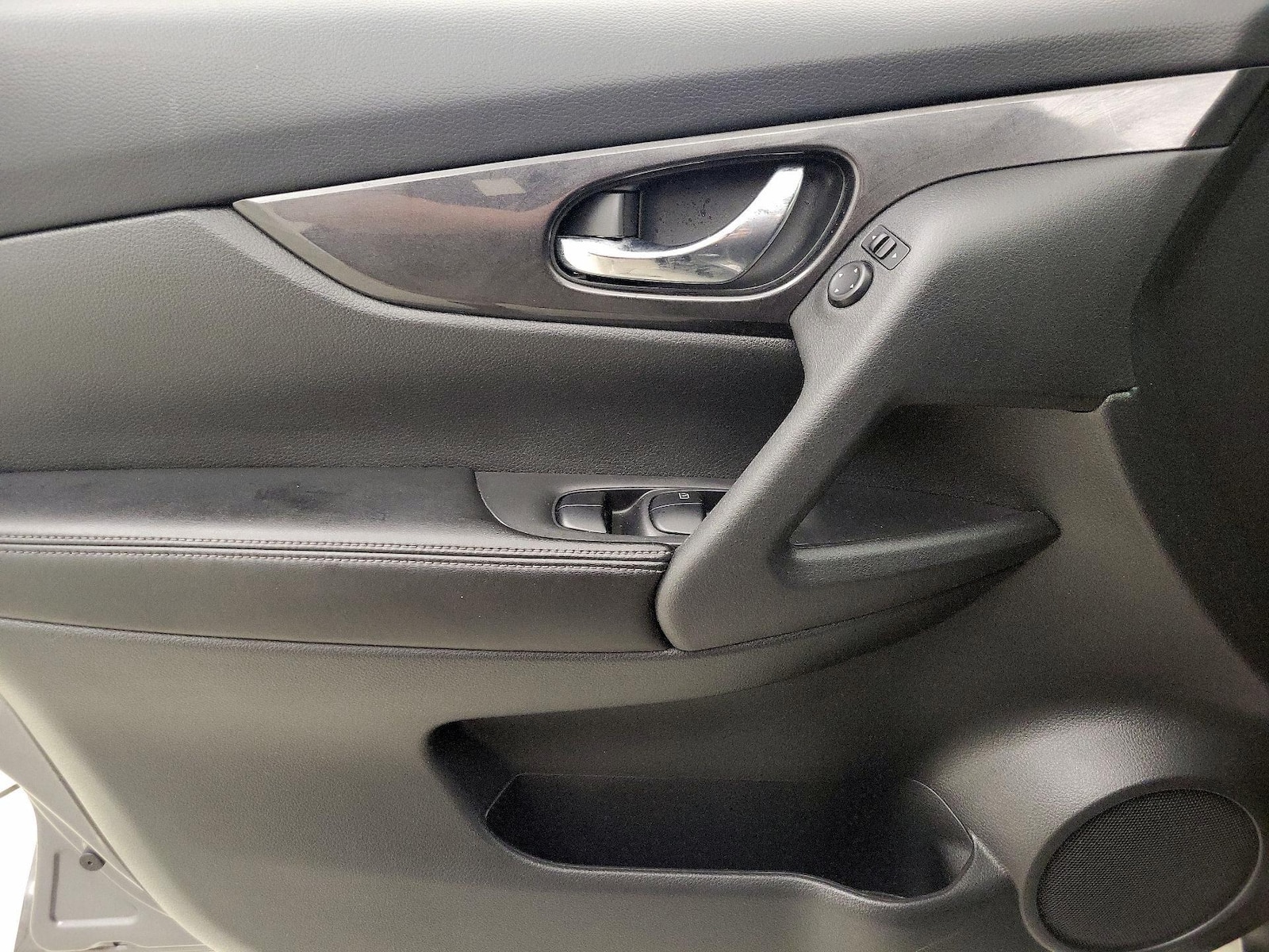 2018 Nissan Rogue SV - Photo 13