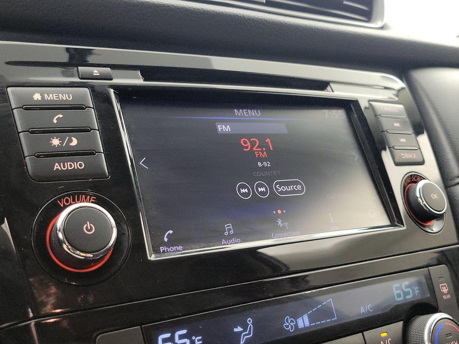 2018 Nissan Rogue SV - Photo 16