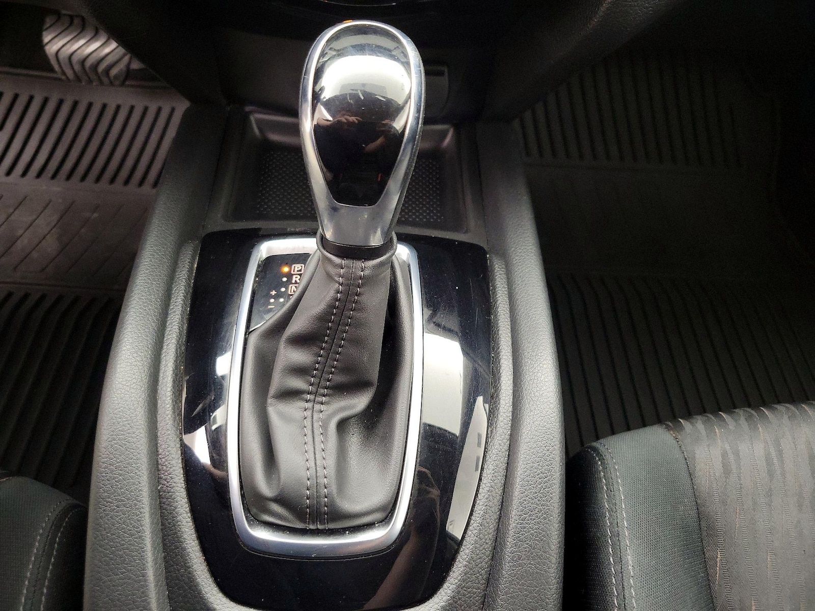 2018 Nissan Rogue SV - Photo 18
