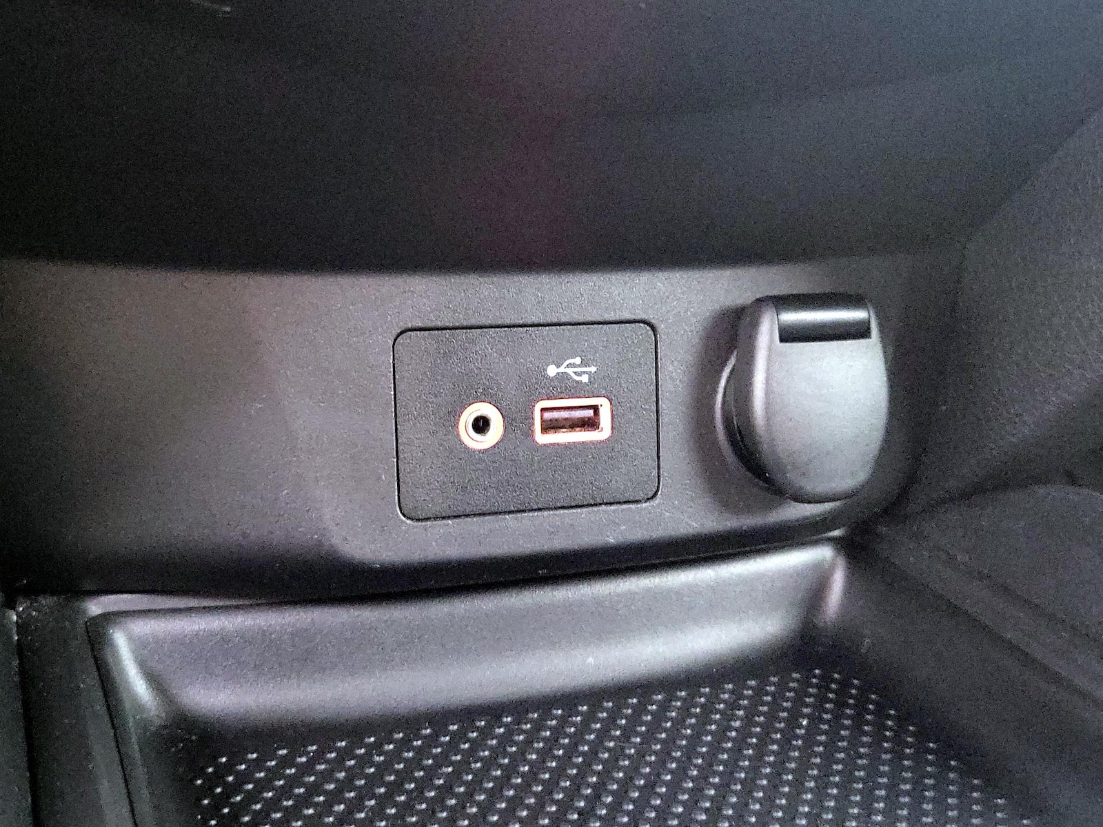 2018 Nissan Rogue SV - Photo 19