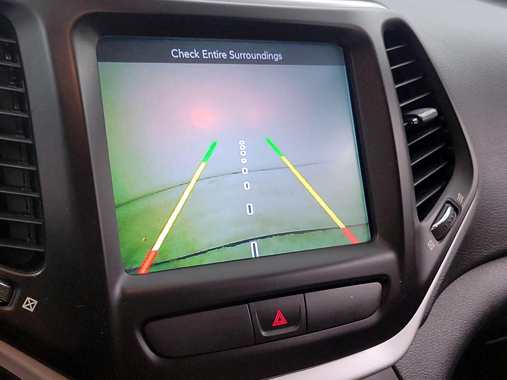 Thumbnail: 2016 Jeep Cherokee - 14