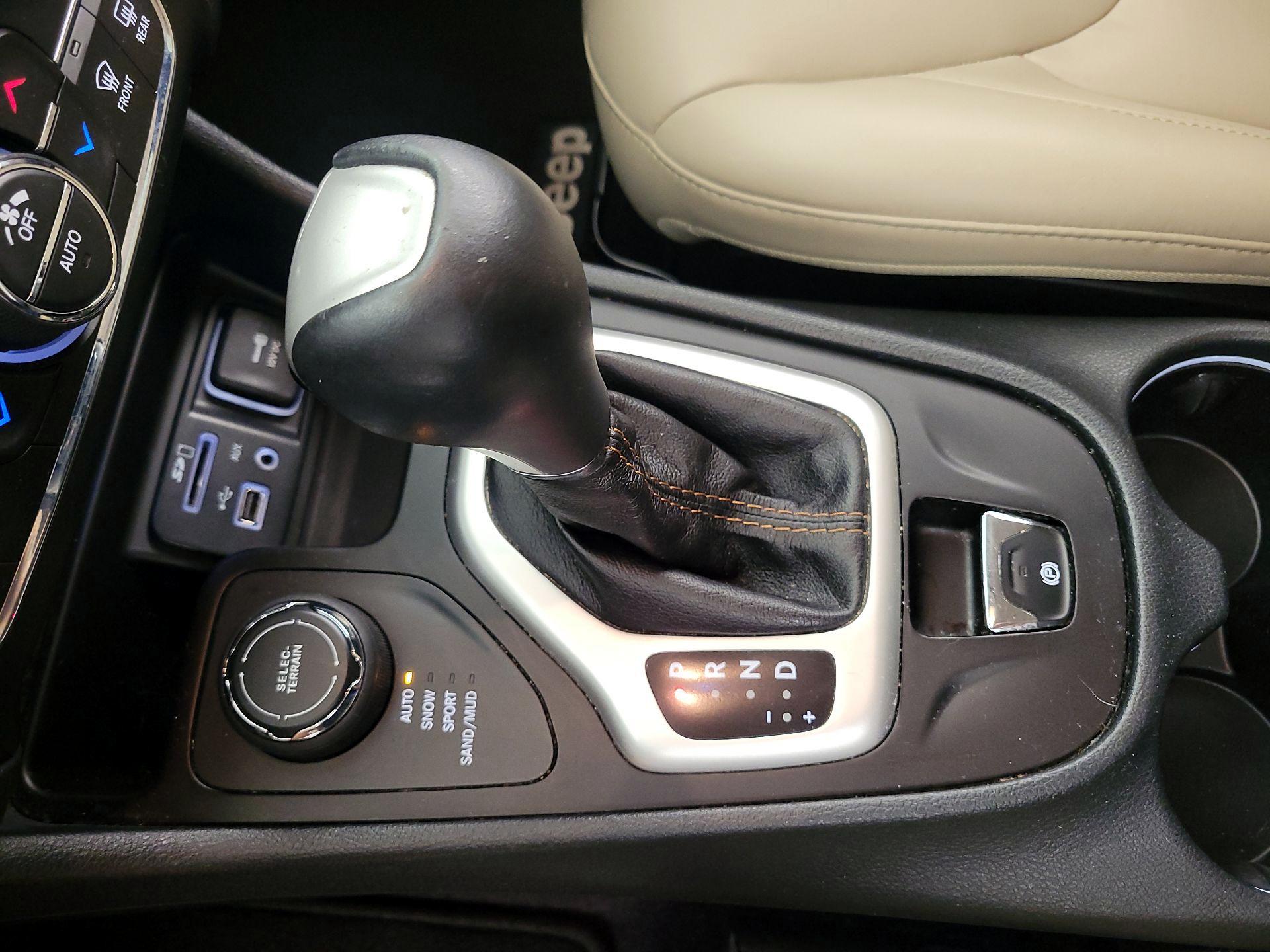 Thumbnail: 2016 Jeep Cherokee - 17