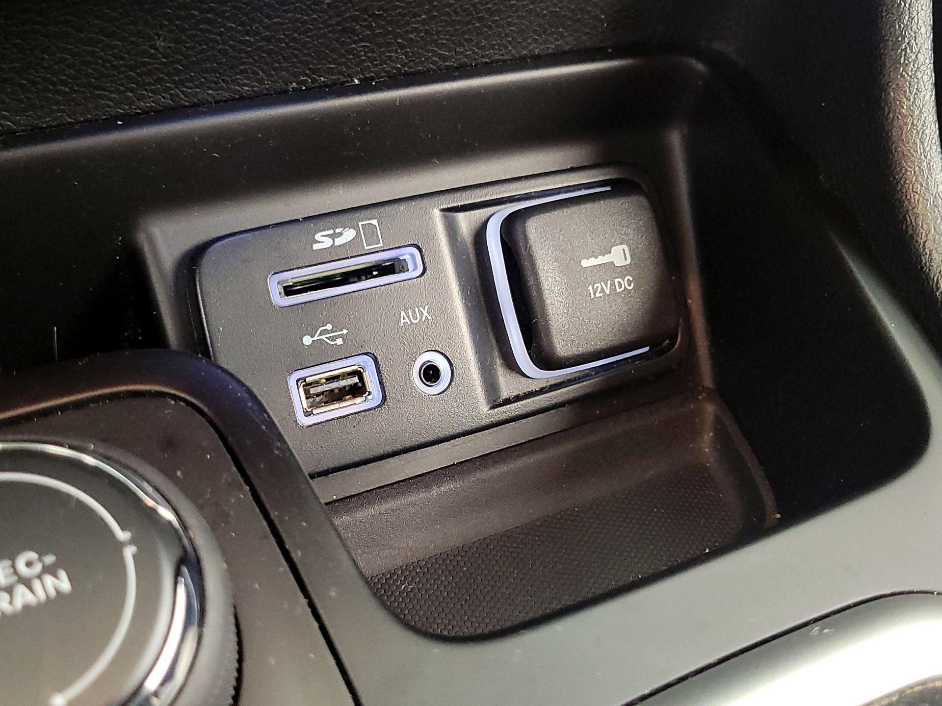 Thumbnail: 2016 Jeep Cherokee - 18