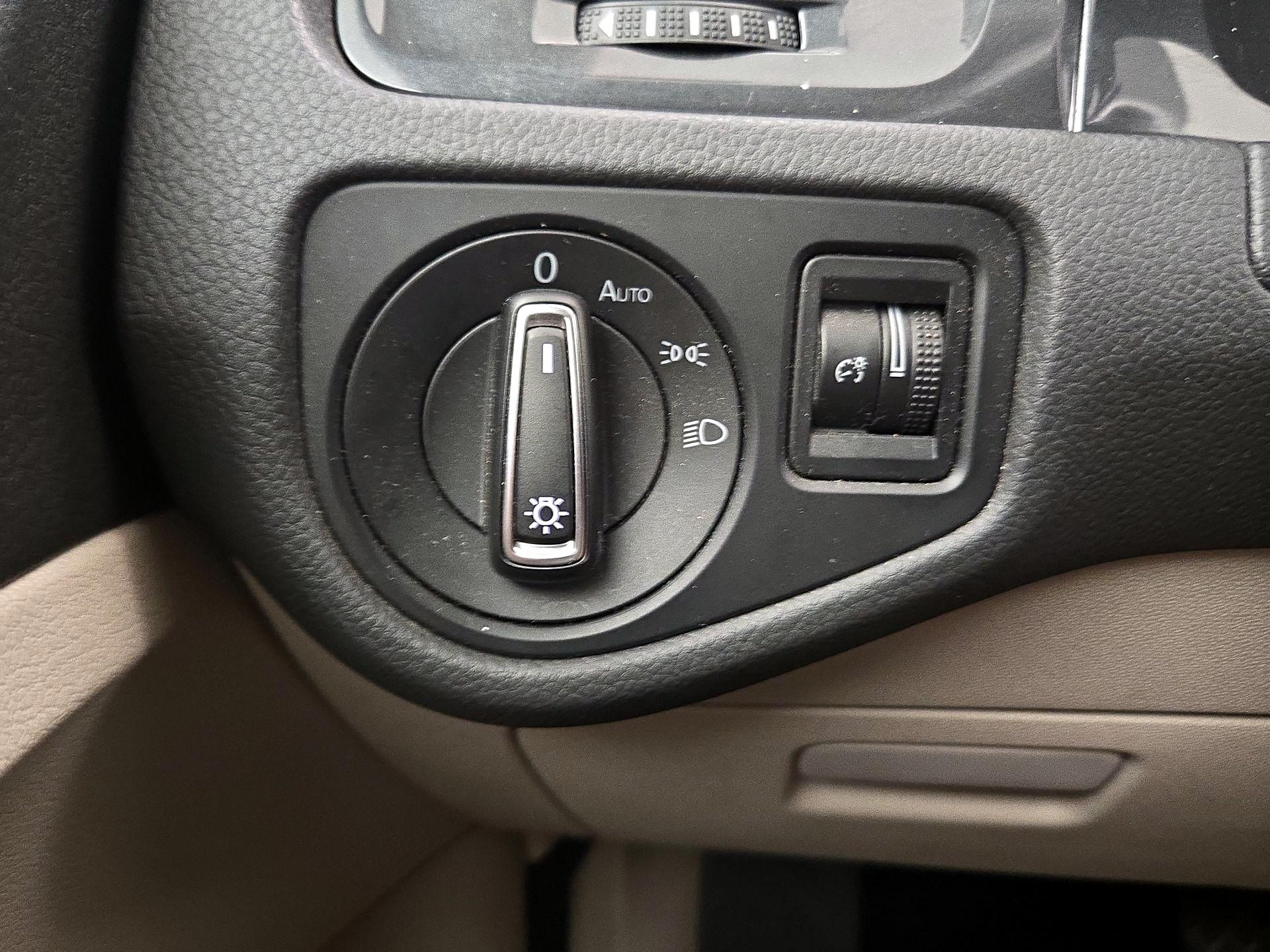 Thumbnail: 2019 Volkswagen Golf - 13