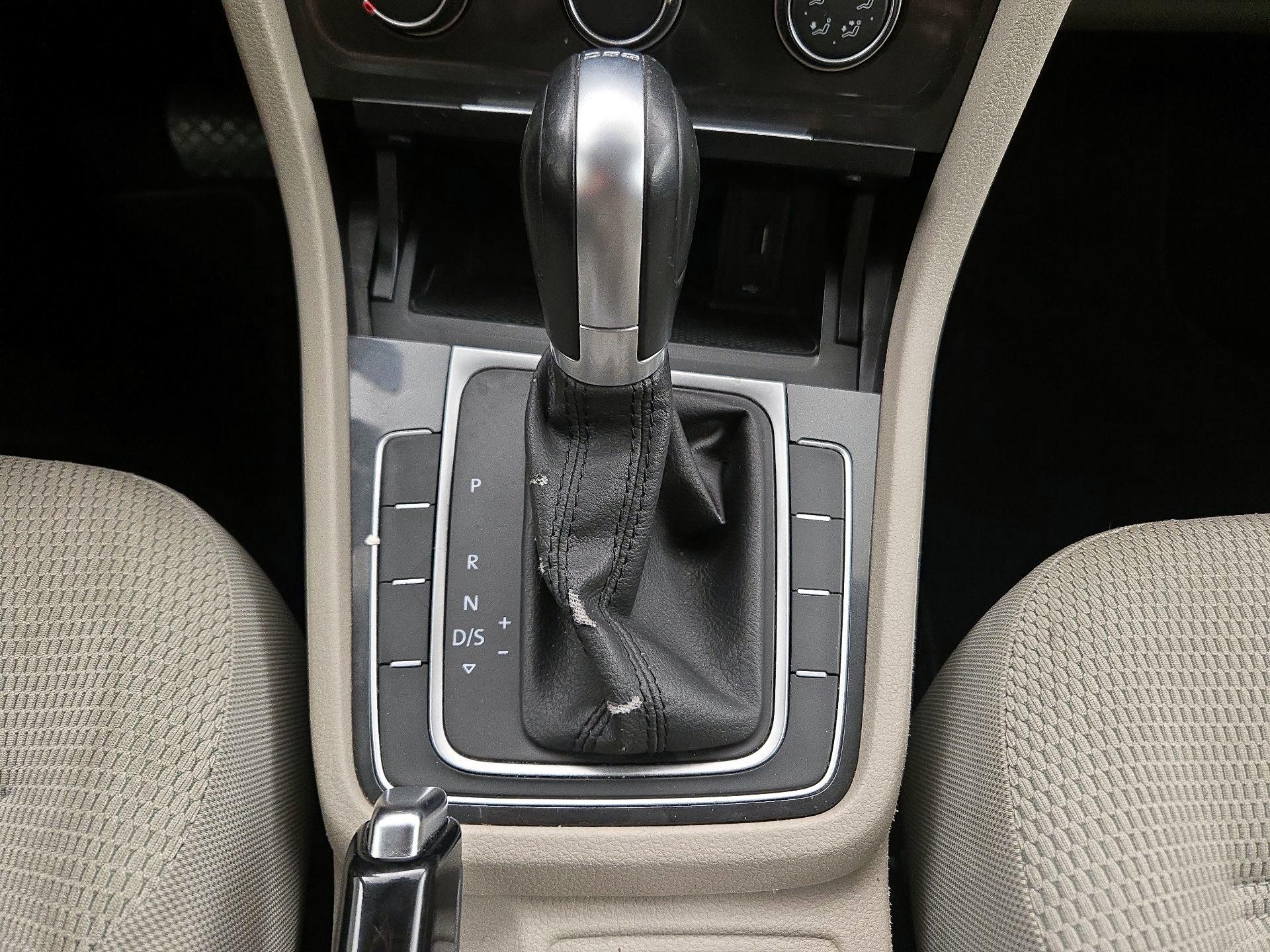 Thumbnail: 2019 Volkswagen Golf - 17