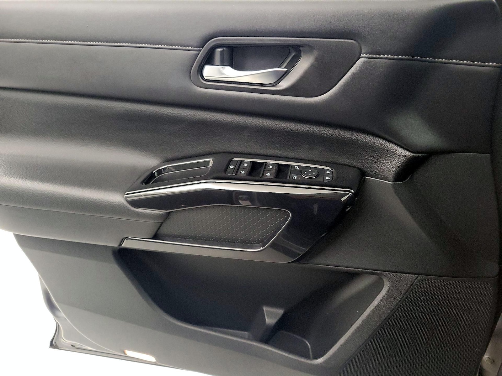 2022 Nissan Pathfinder SV - Photo 13