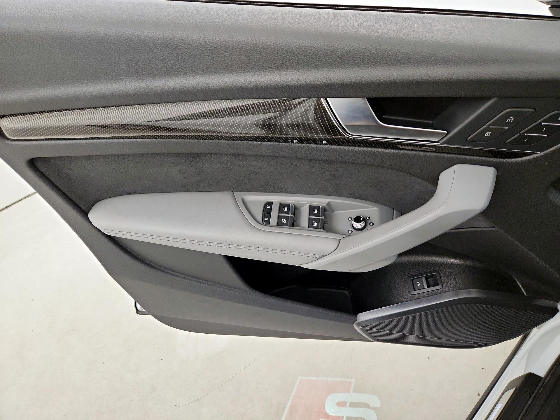 Thumbnail: 2022 Audi SQ5 - 12