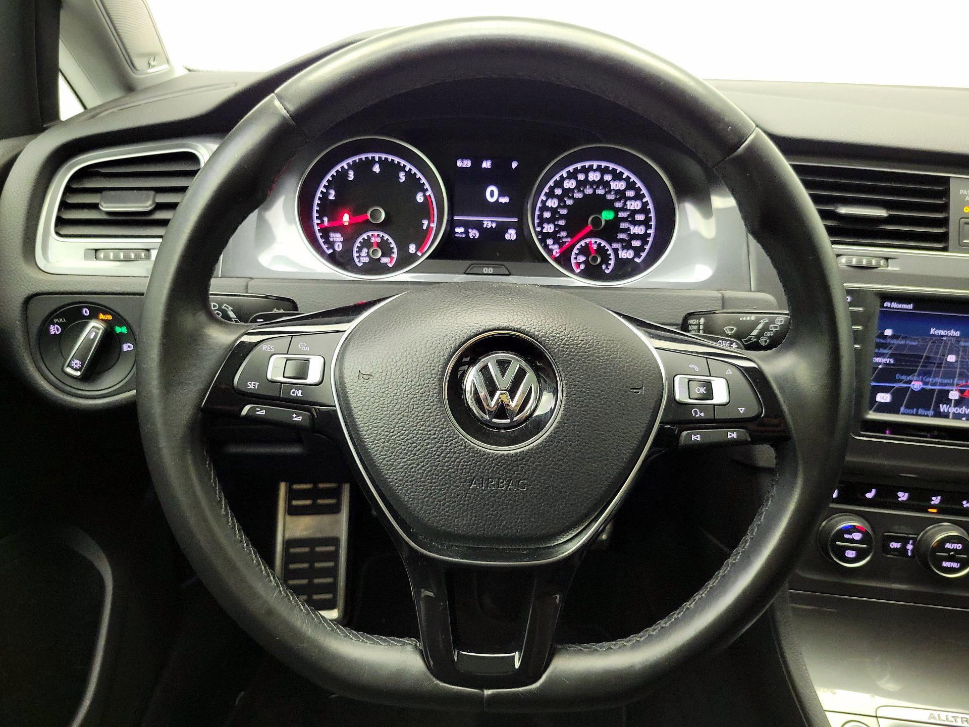 Thumbnail: 2017 Volkswagen Golf - 10