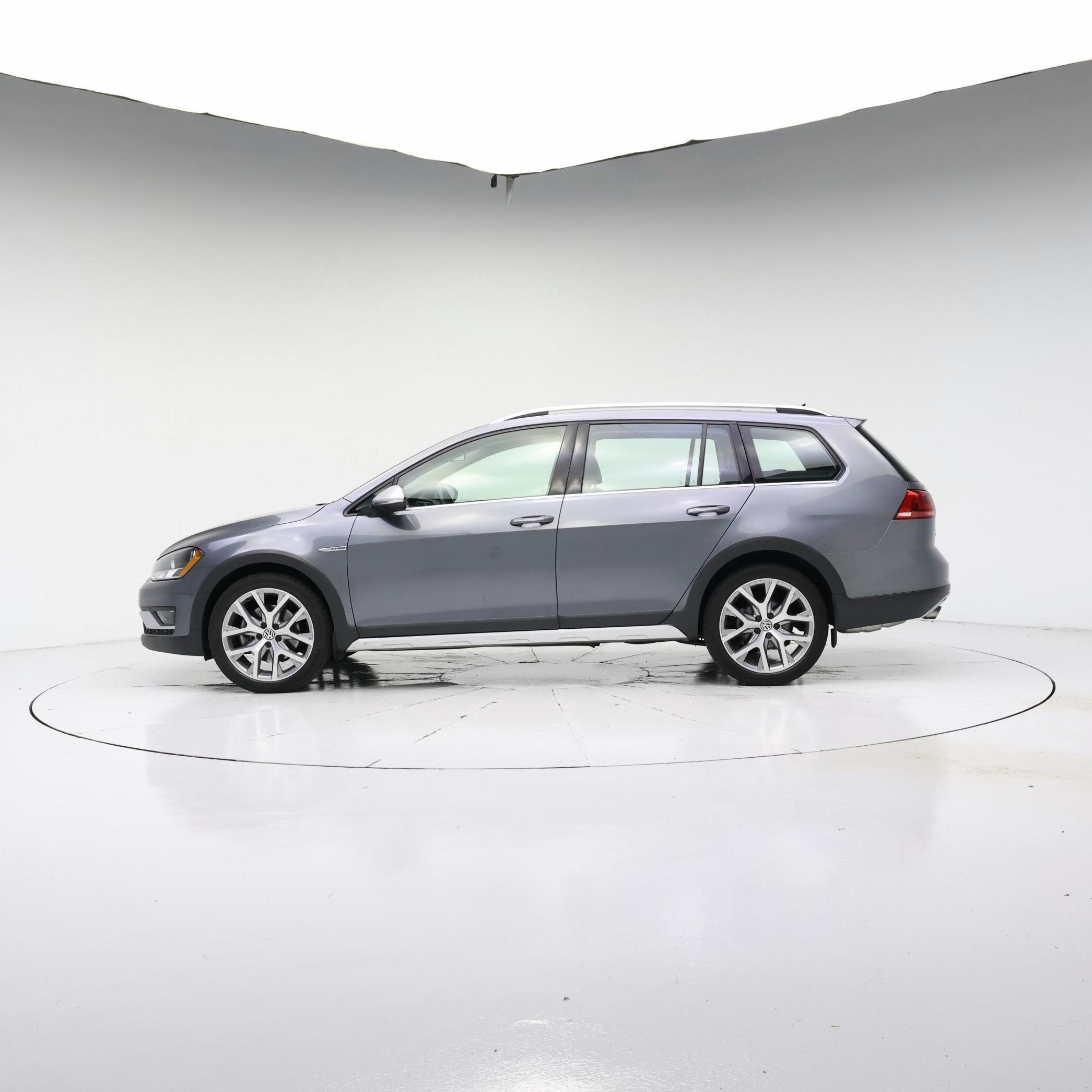 Thumbnail: 2017 Volkswagen Golf - 3
