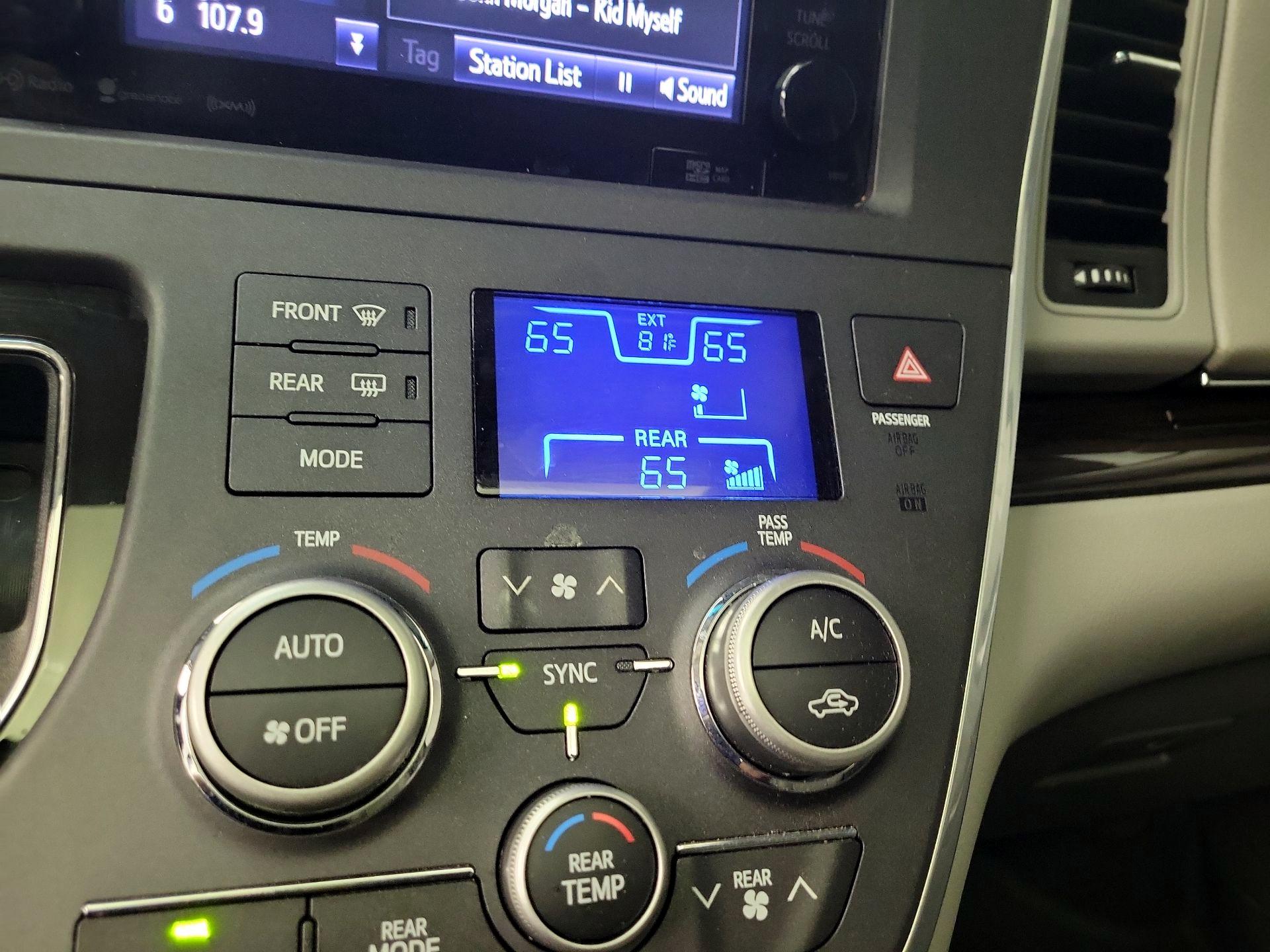 Thumbnail: 2016 Toyota Sienna - 16