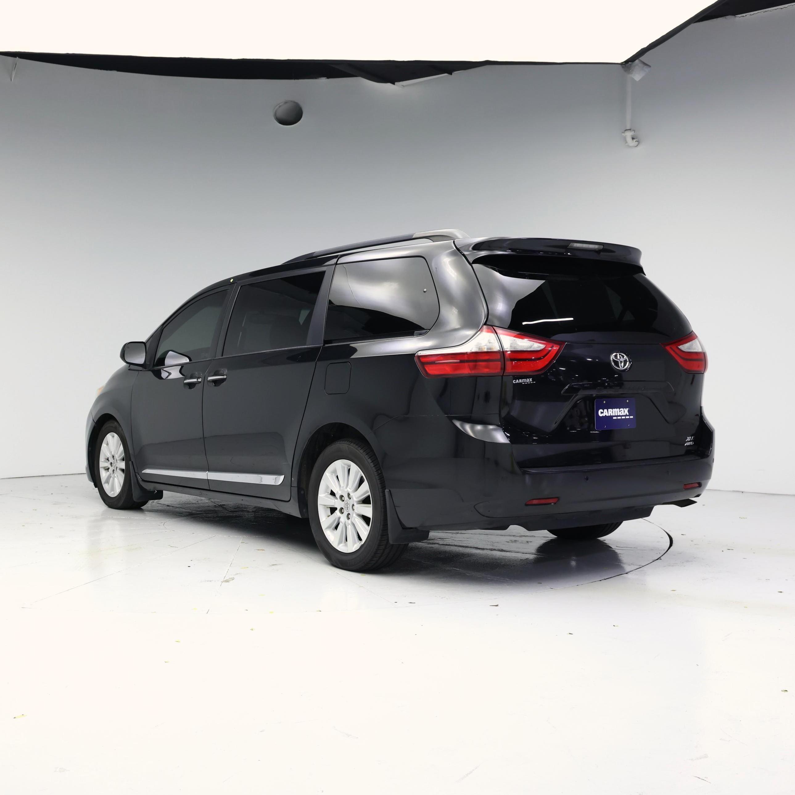 Thumbnail: 2016 Toyota Sienna - 2
