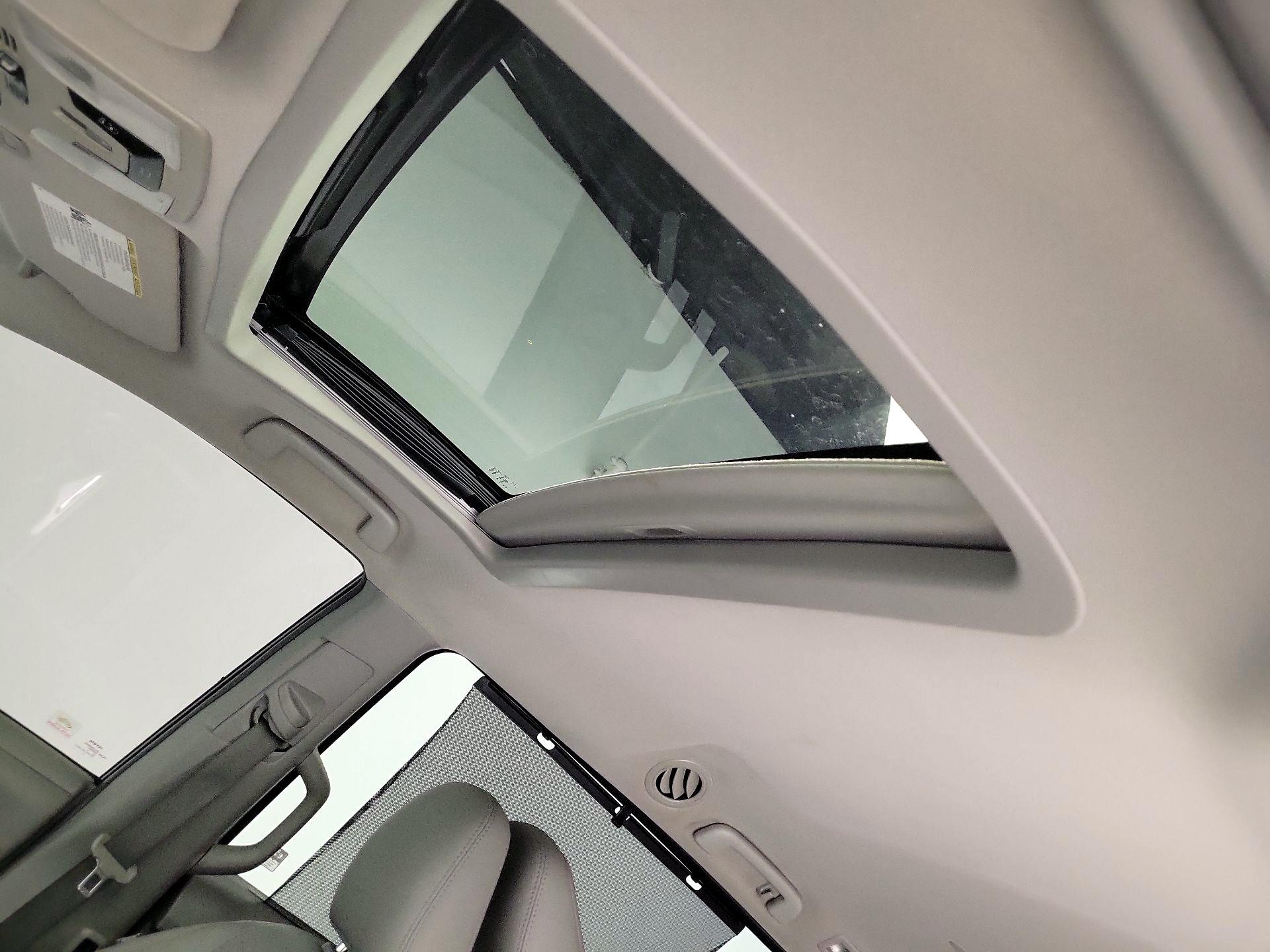 Thumbnail: 2016 Toyota Sienna - 19