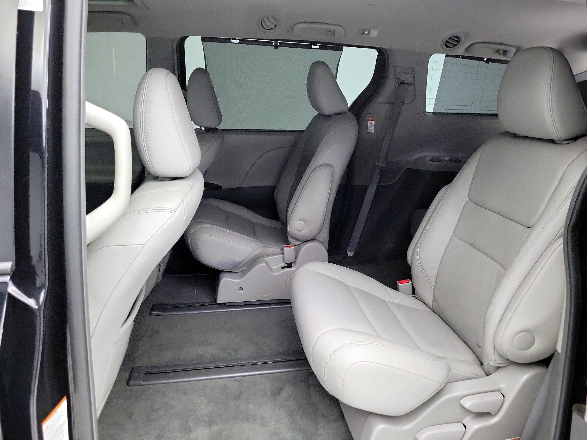 Thumbnail: 2016 Toyota Sienna - 20