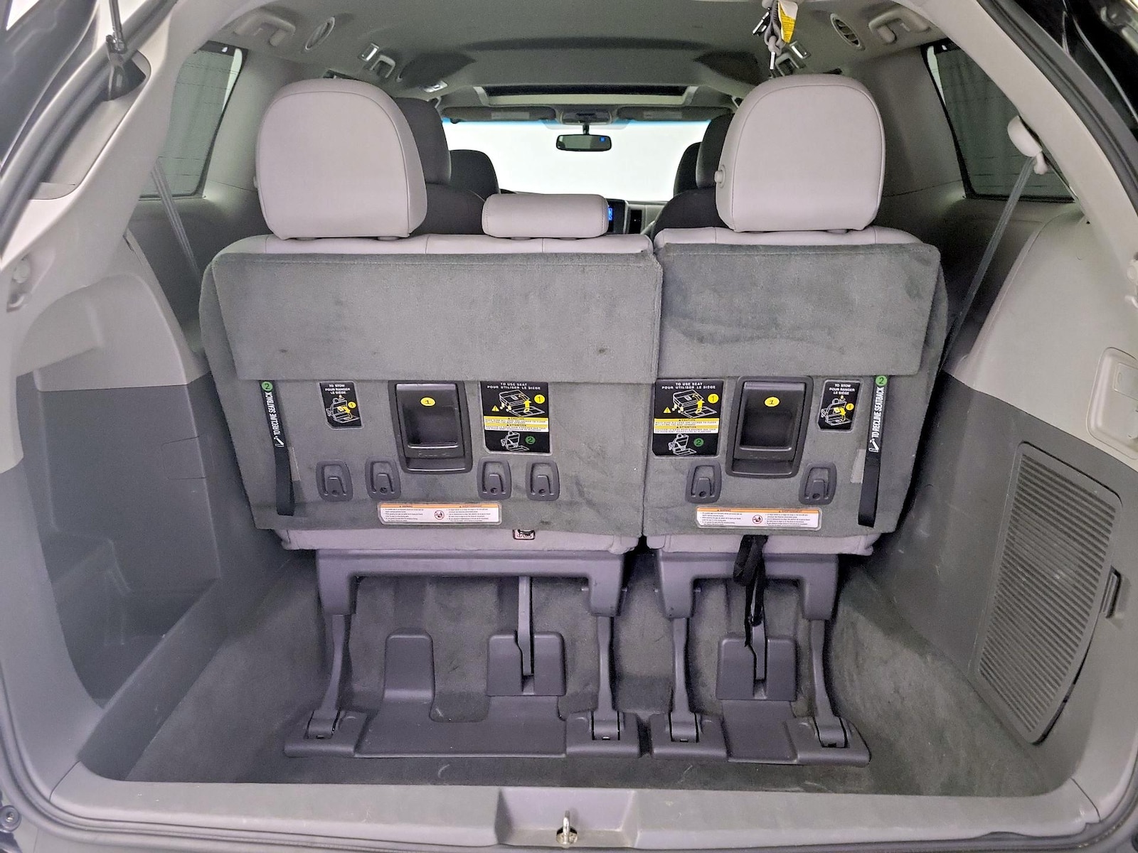 2016 Toyota Sienna XLE - Photo 23