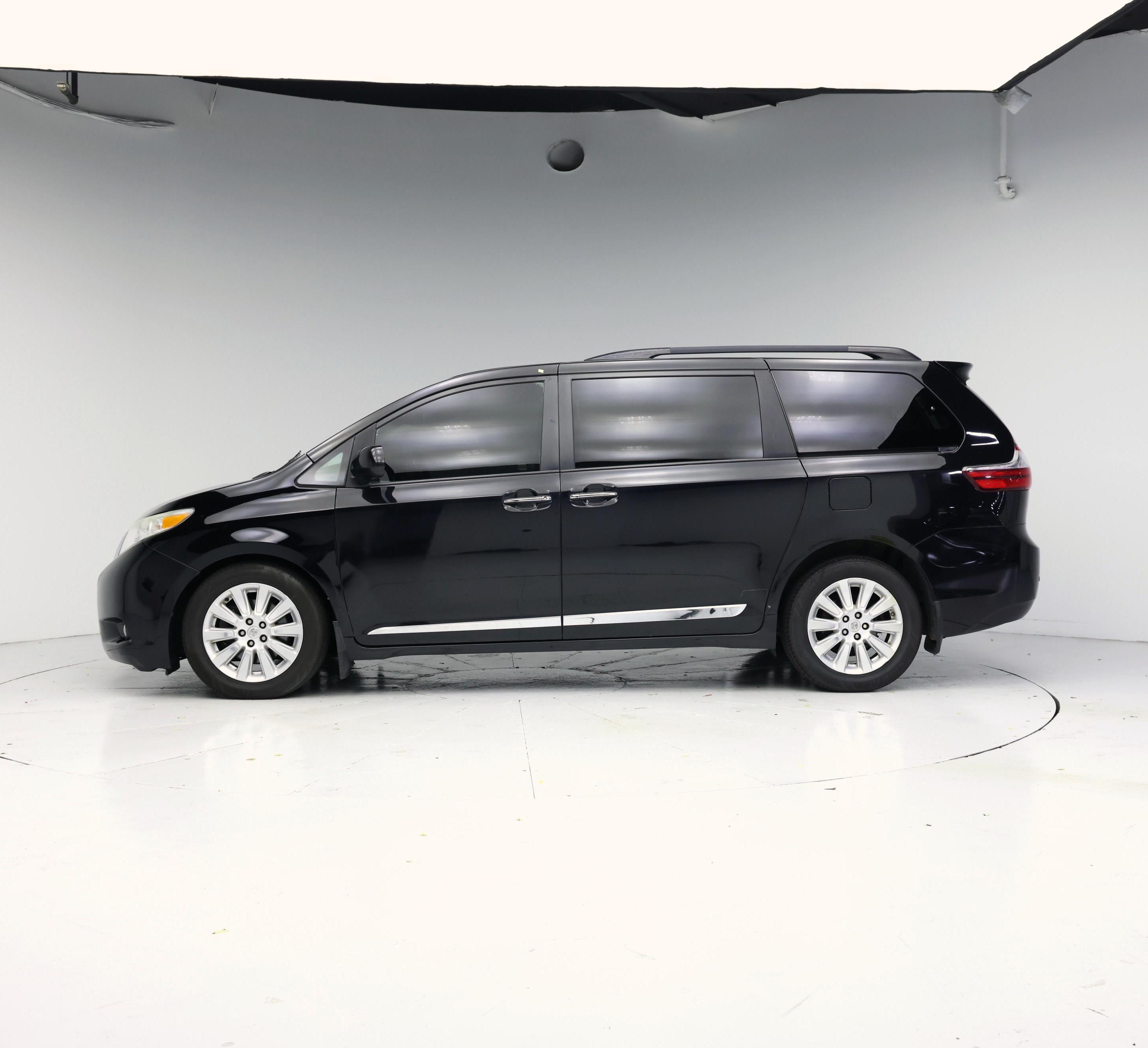 Thumbnail: 2016 Toyota Sienna - 3