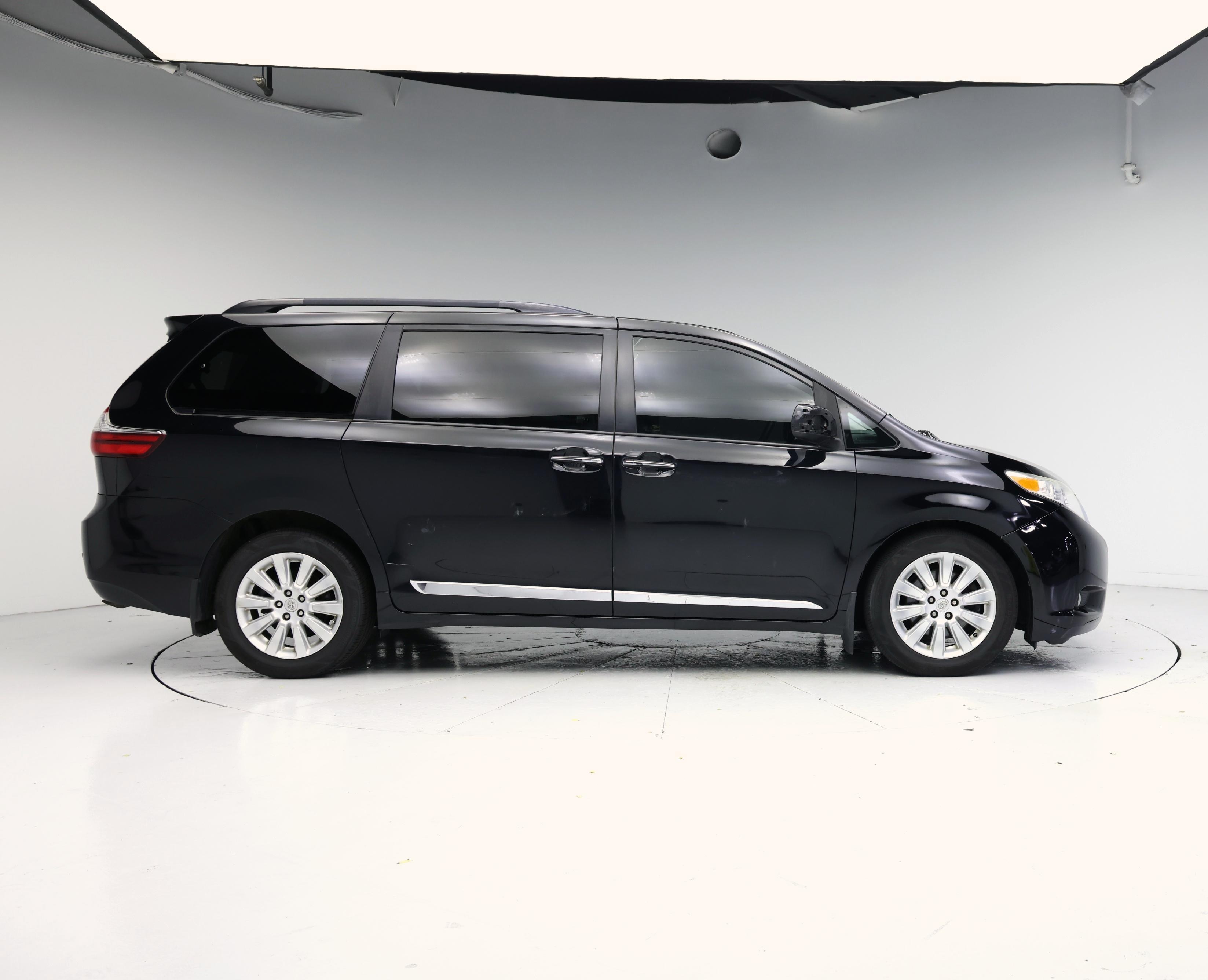 Thumbnail: 2016 Toyota Sienna - 7