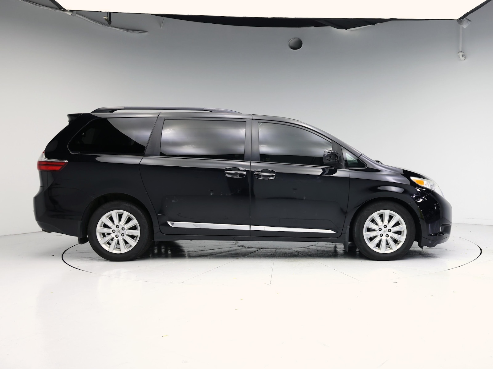 2016 Toyota Sienna XLE - Photo 8