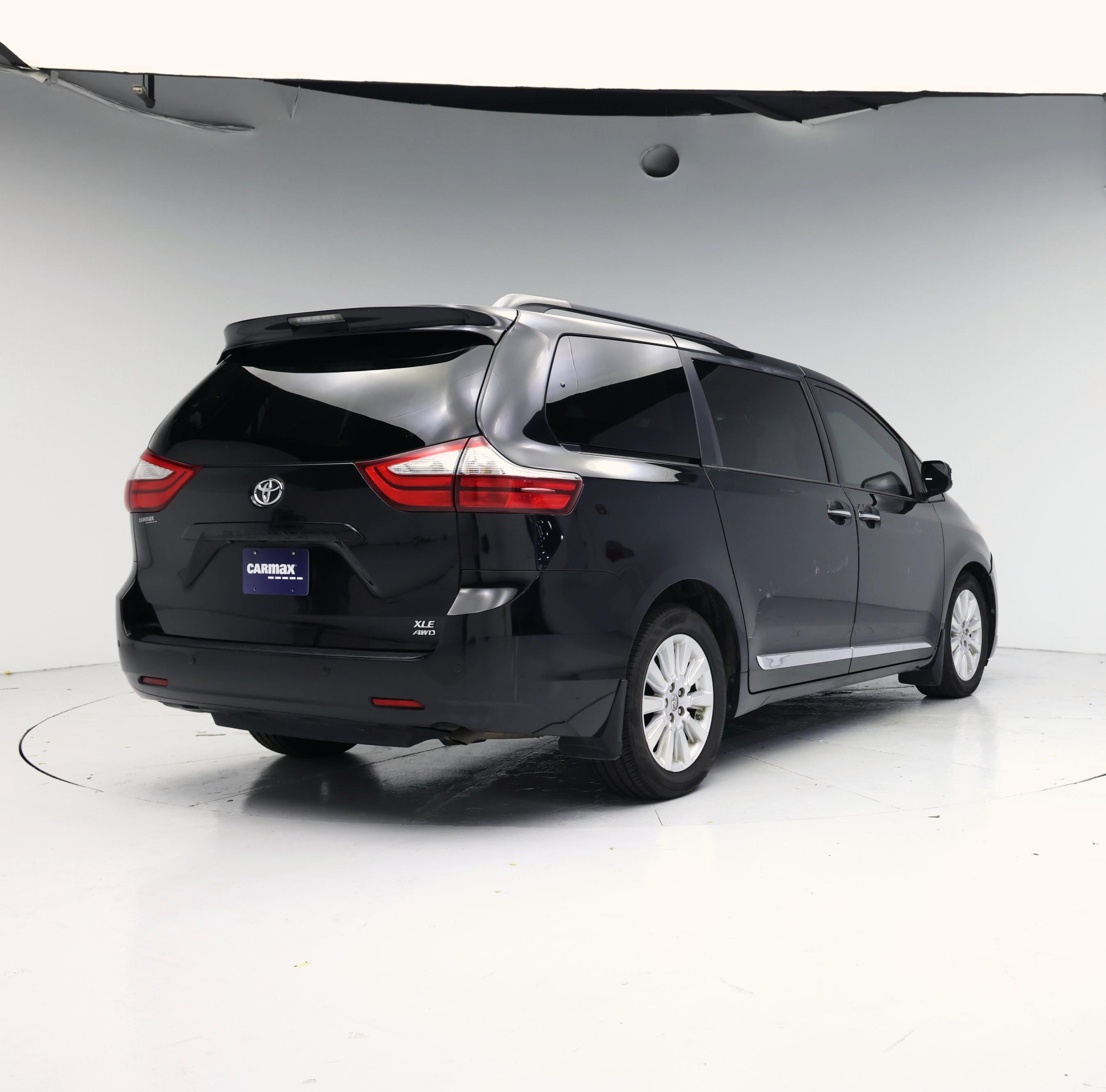 Thumbnail: 2016 Toyota Sienna - 8