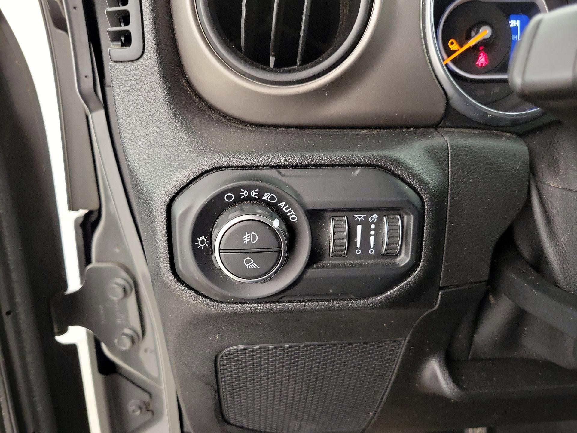 Thumbnail: 2020 Jeep Gladiator - 13