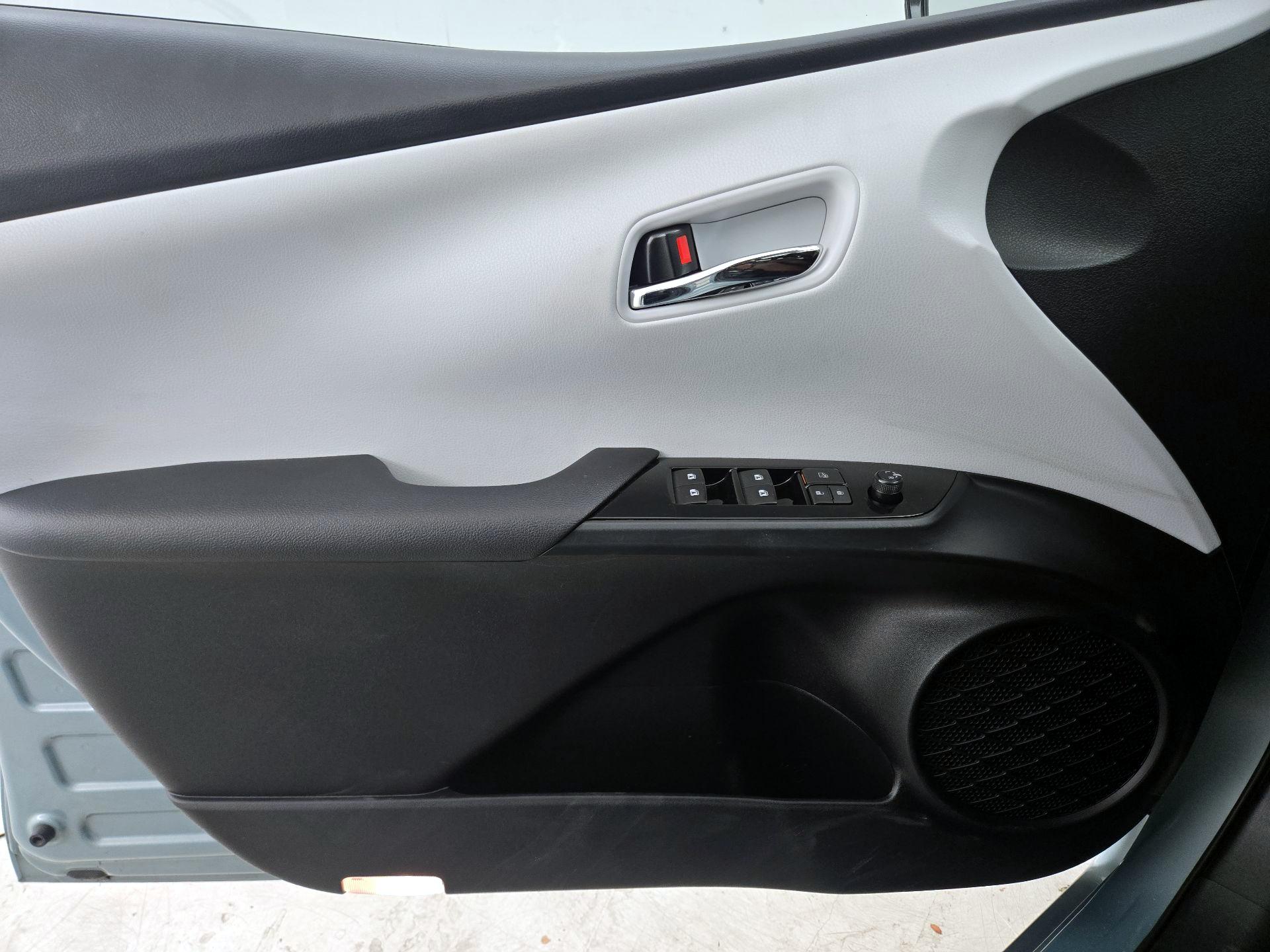 Thumbnail: 2017 Toyota Prius - 12