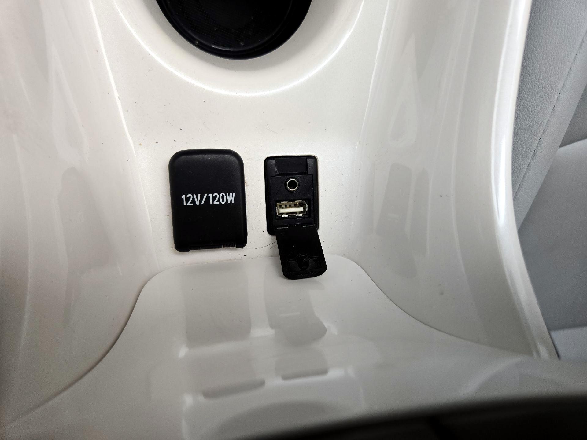 Thumbnail: 2017 Toyota Prius - 18