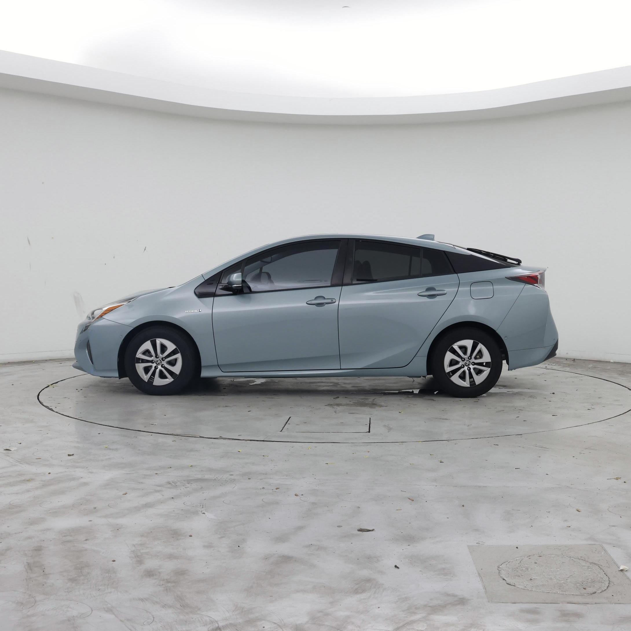 Thumbnail: 2017 Toyota Prius - 3