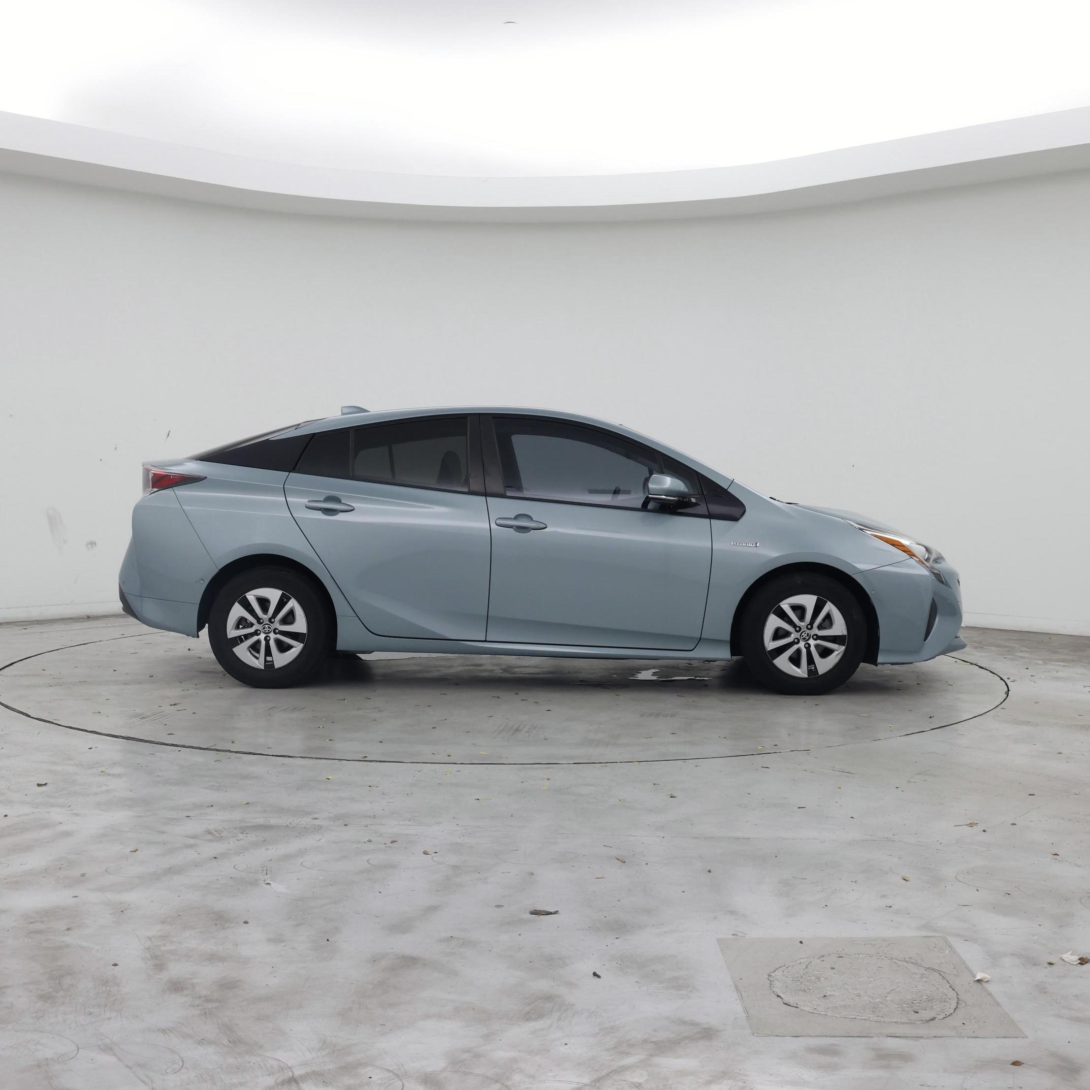 Thumbnail: 2017 Toyota Prius - 7
