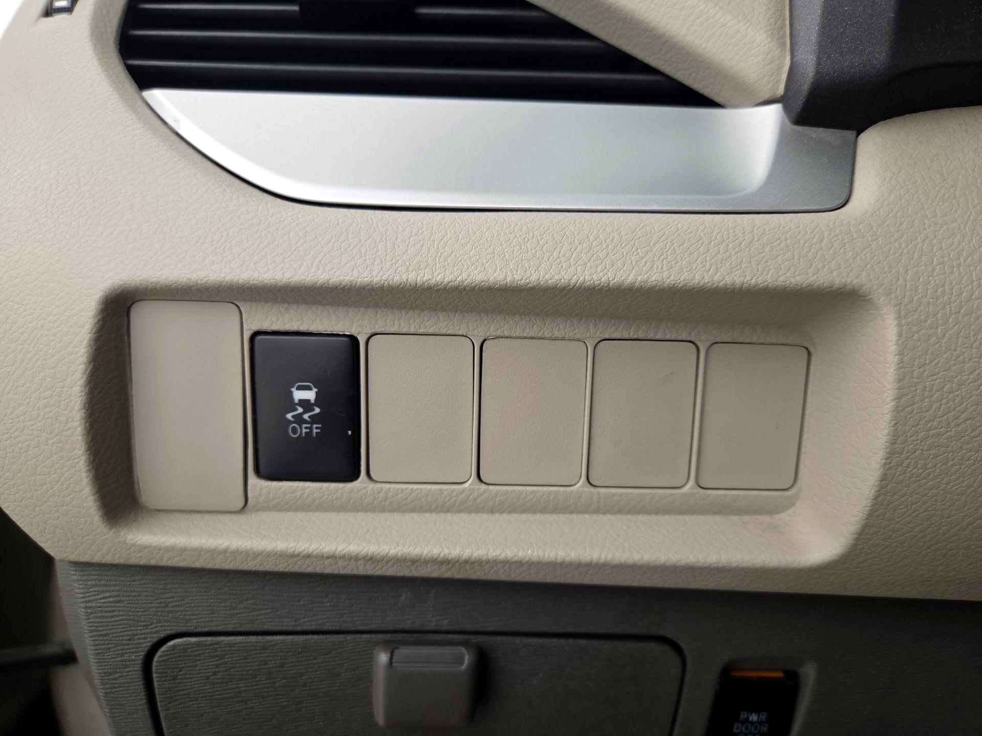 Thumbnail: 2017 Toyota Sienna - 11