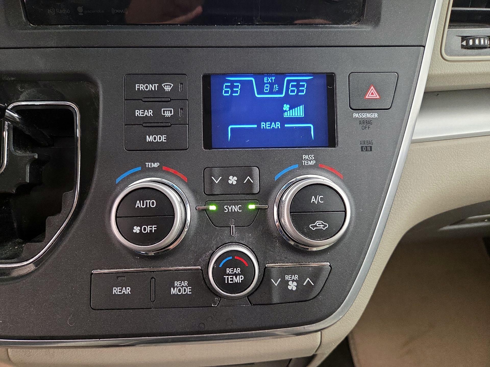 Thumbnail: 2017 Toyota Sienna - 14