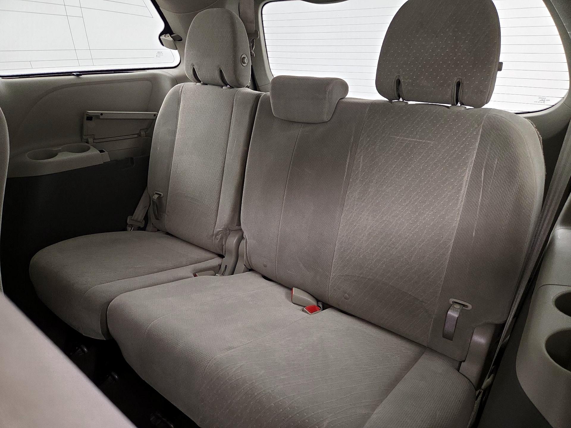 Thumbnail: 2017 Toyota Sienna - 18